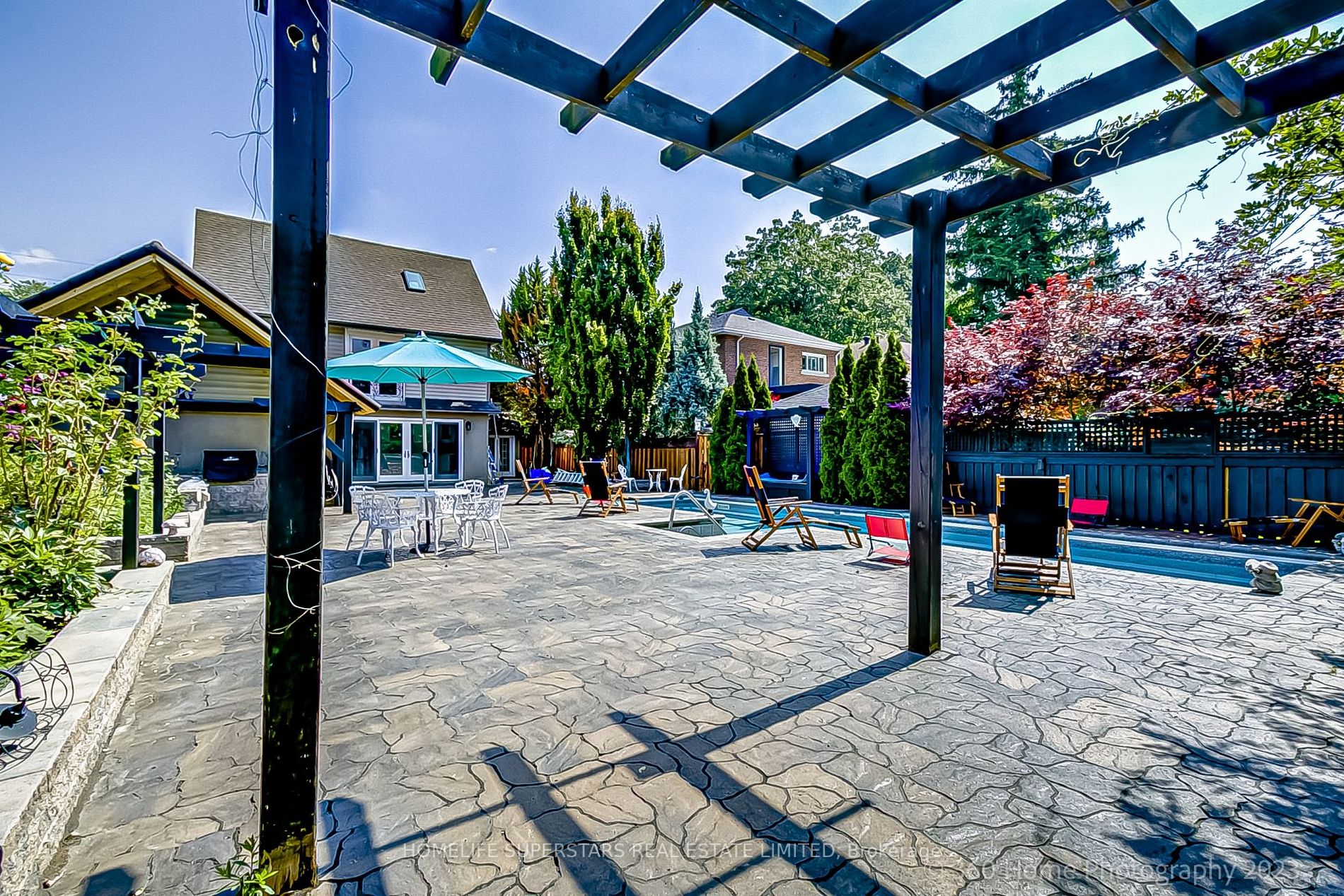 44 Oakwood Ave S