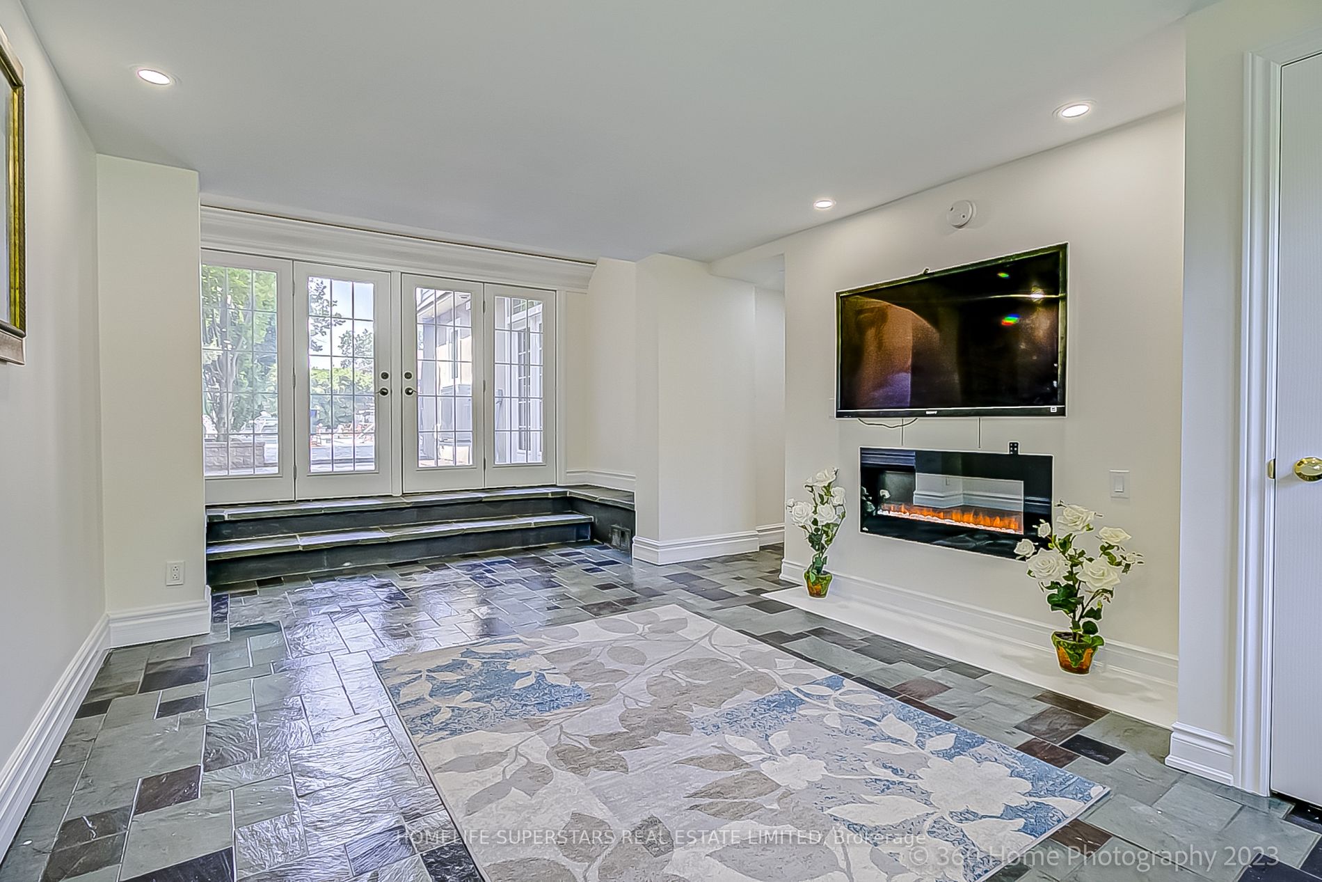 44 Oakwood Ave S