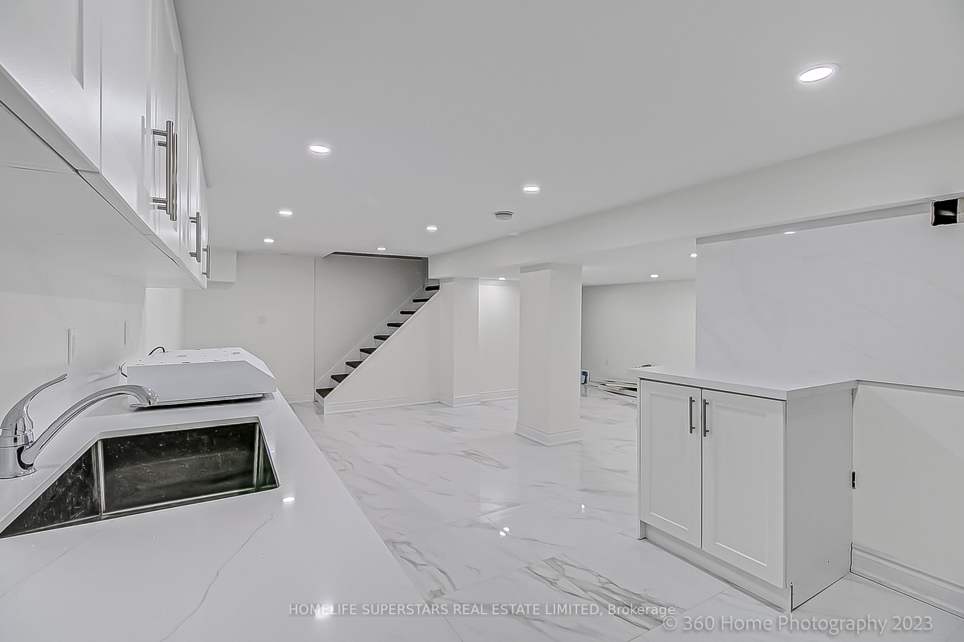 44 Oakwood Ave S