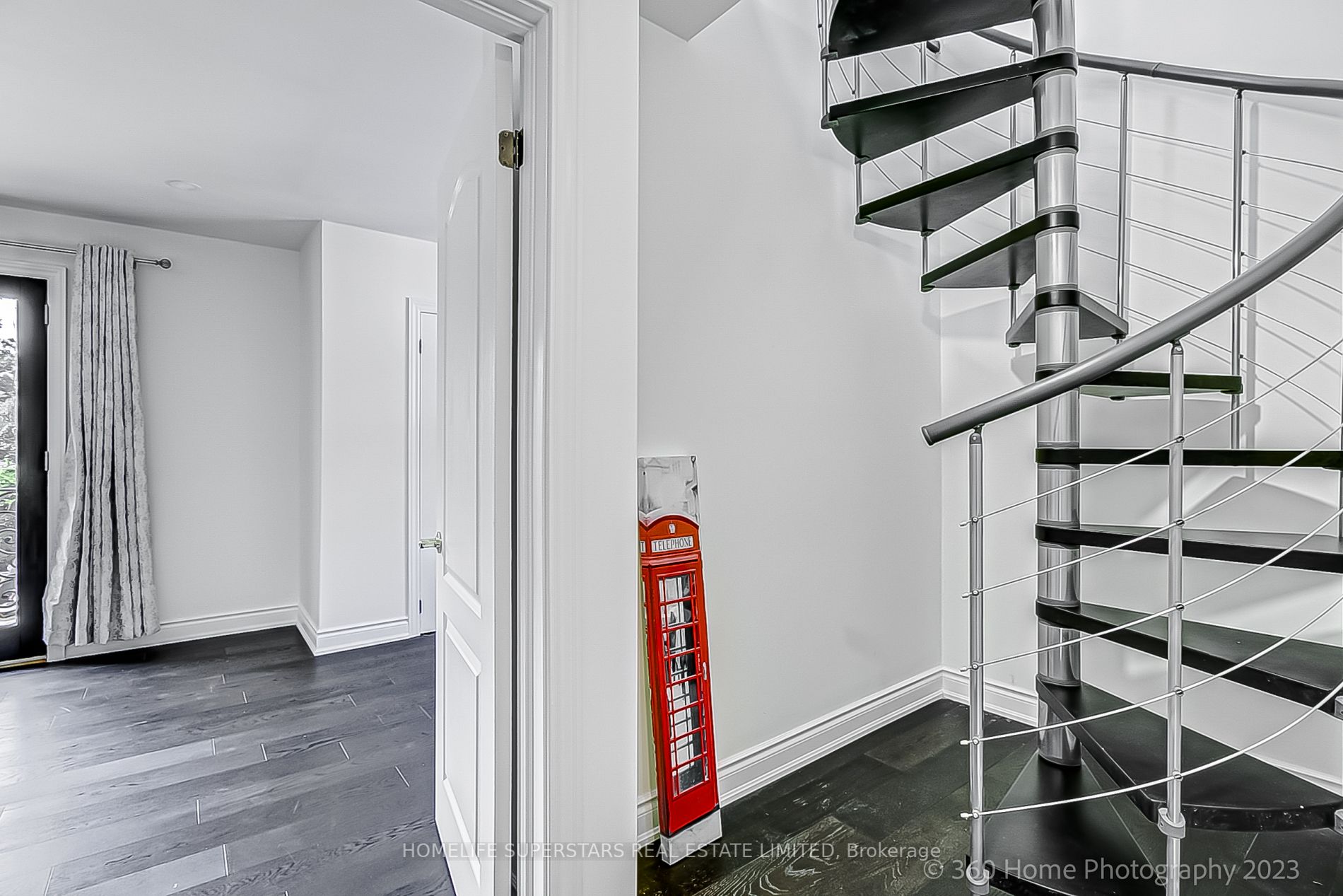 44 Oakwood Ave S