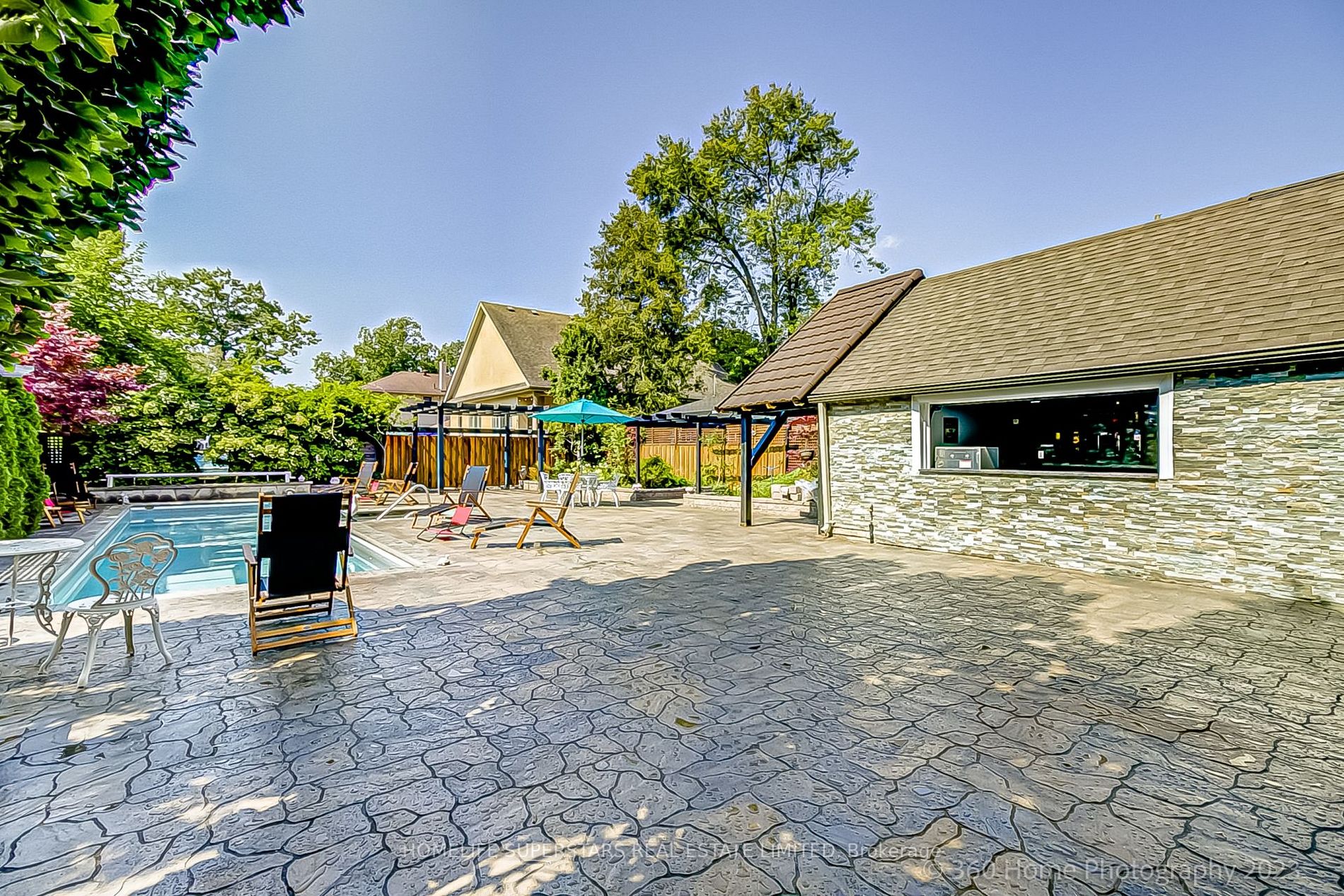 44 Oakwood Ave S