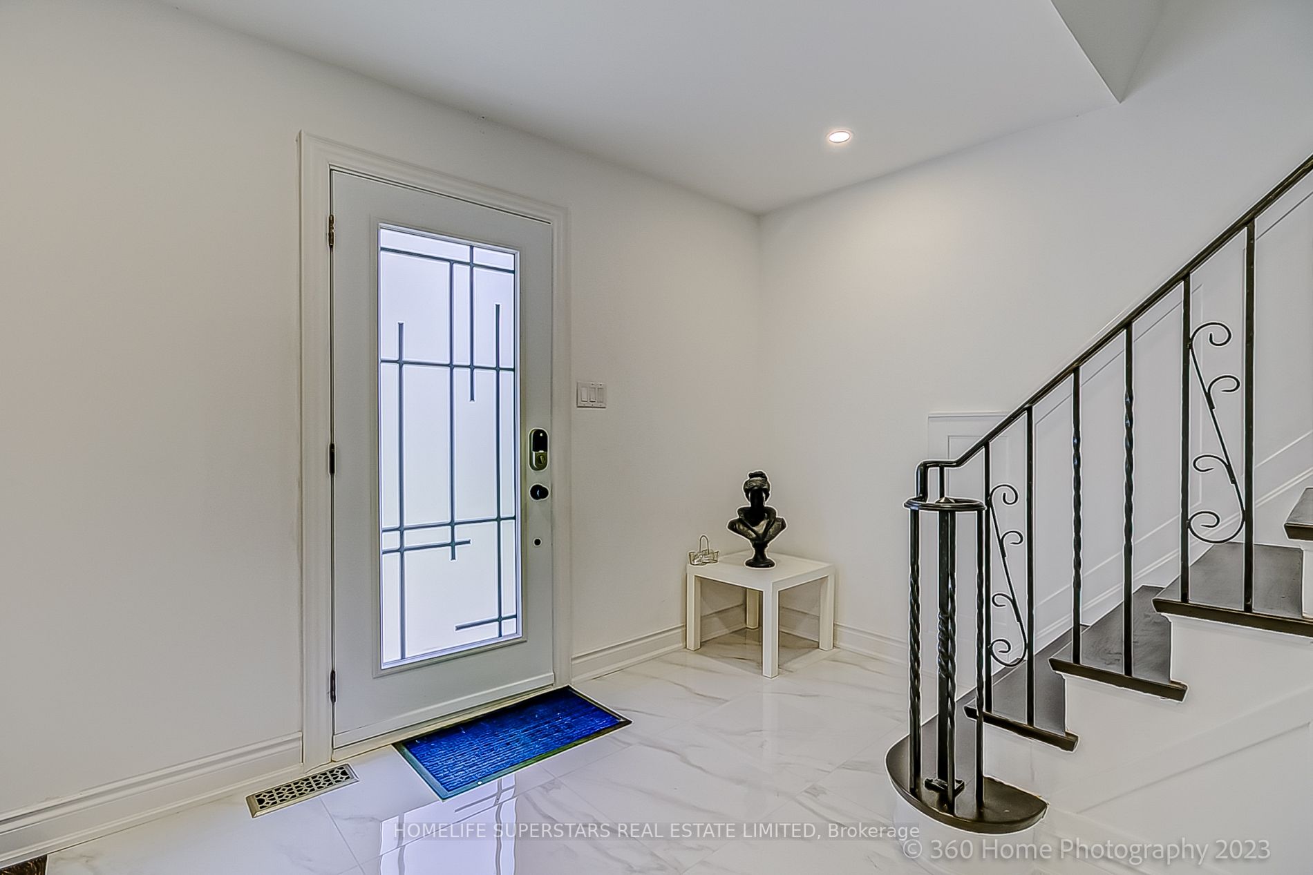 44 Oakwood Ave S