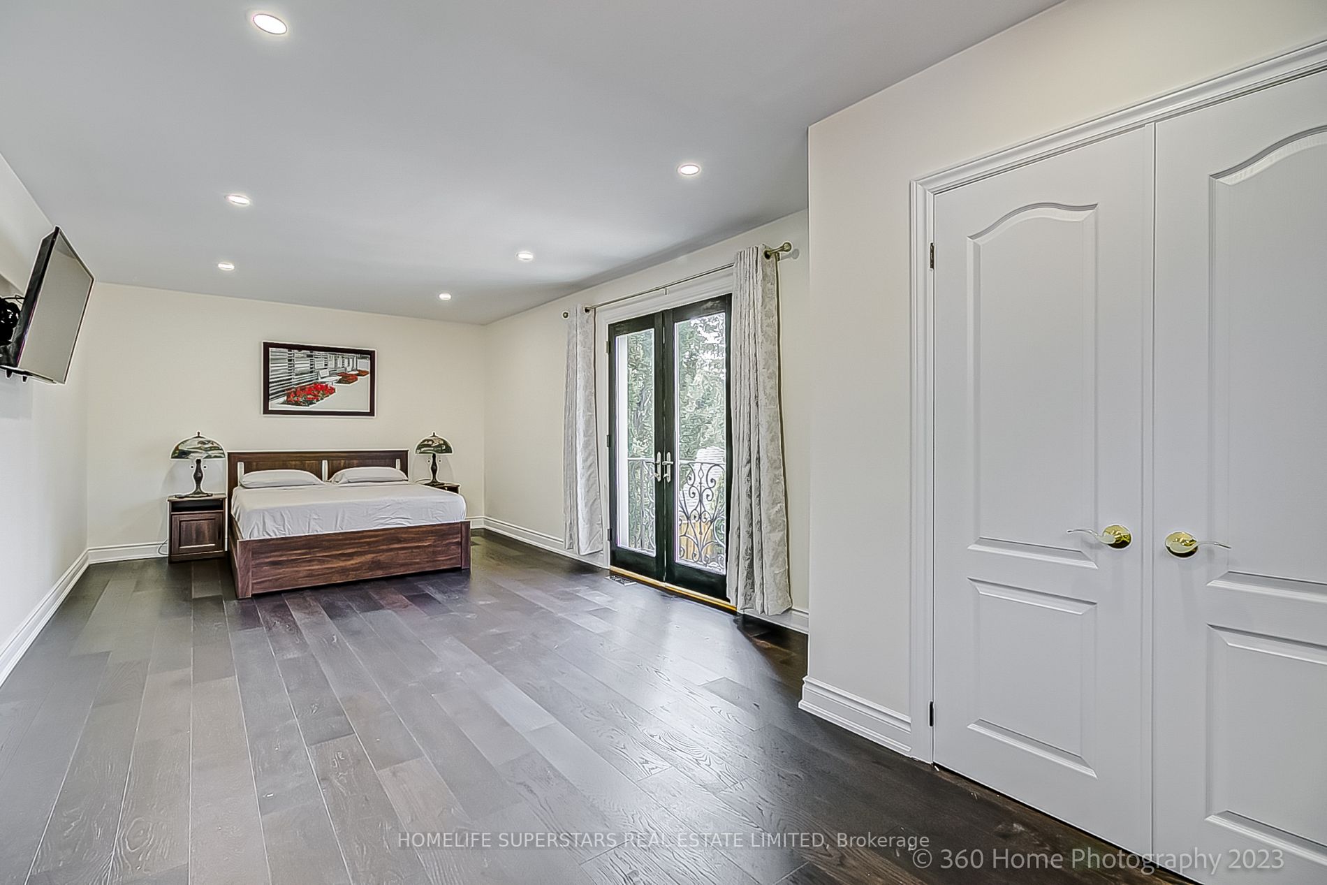 44 Oakwood Ave S