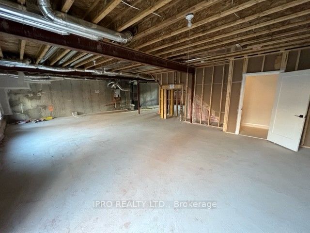 171 Mountainview Road N, #8