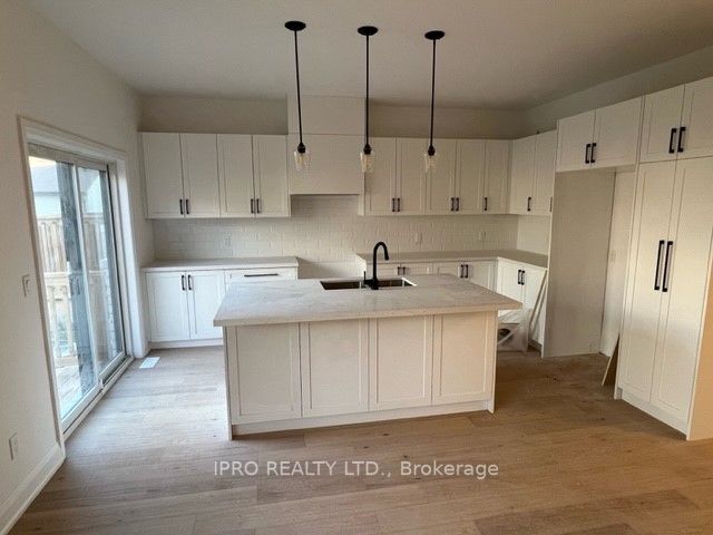 171 Mountainview Road N, #8