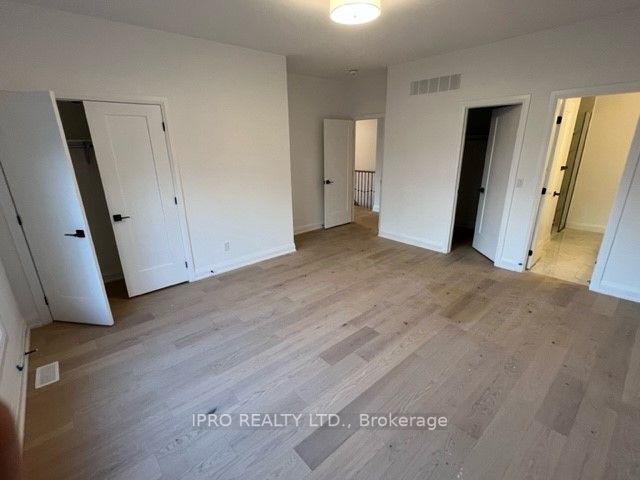 171 Mountainview Road N, #8