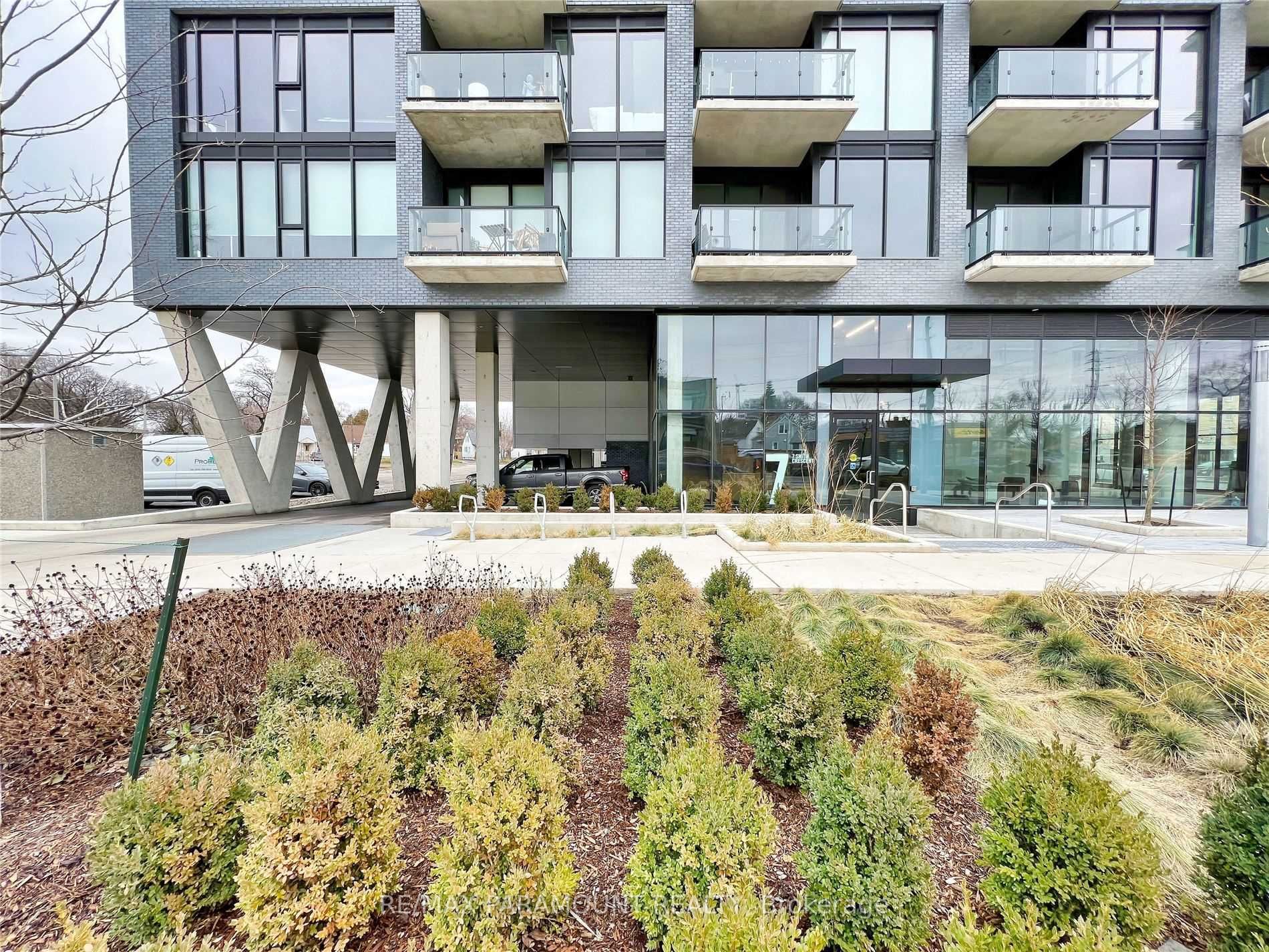 7 Smith Cres, #601