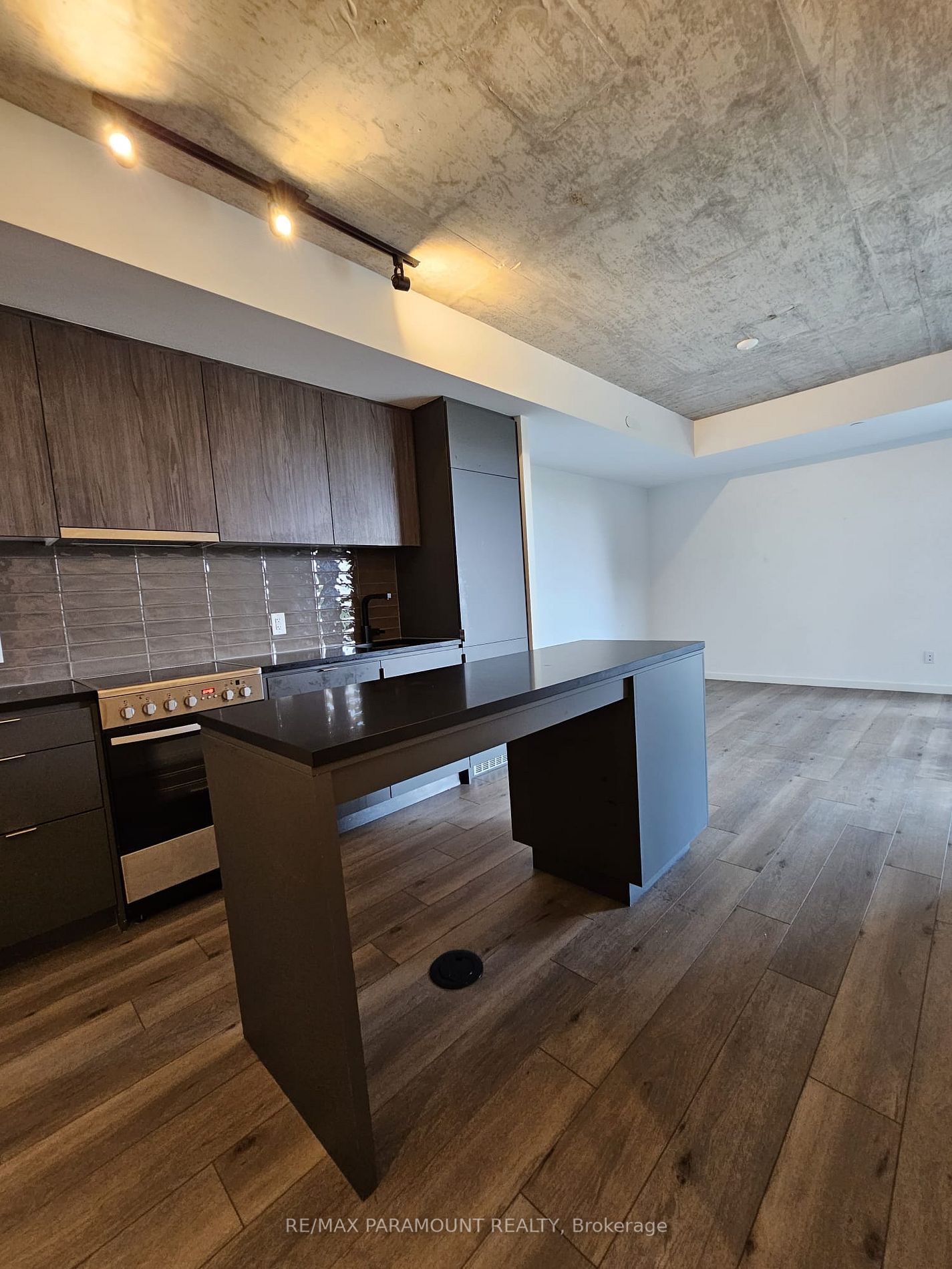 7 Smith Cres, #601
