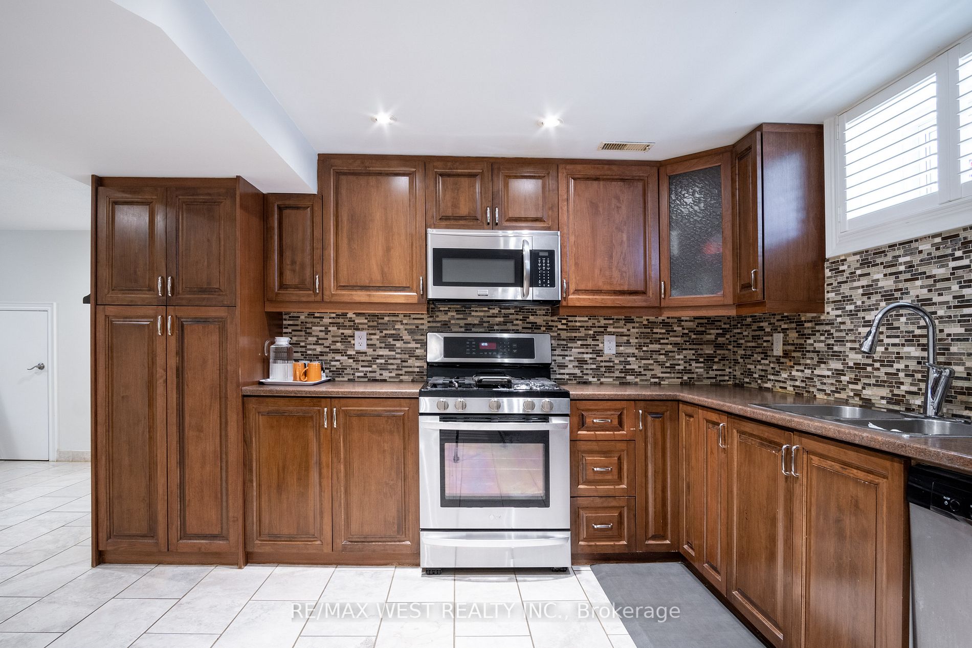 279 Maple Leaf Dr