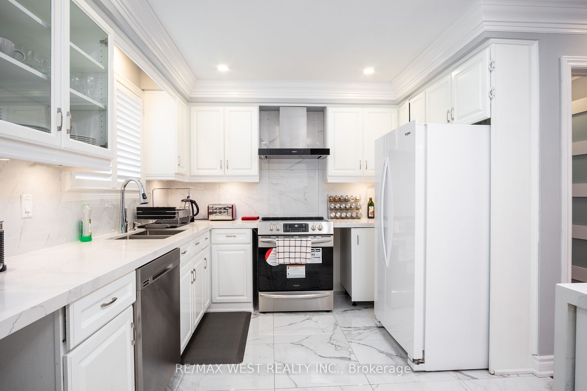 279 Maple Leaf Dr
