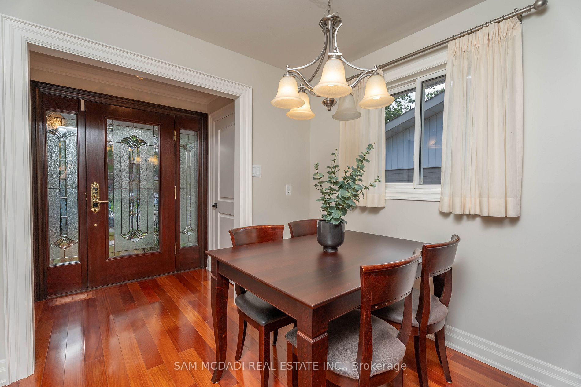 942 Fletcher Valley Cres