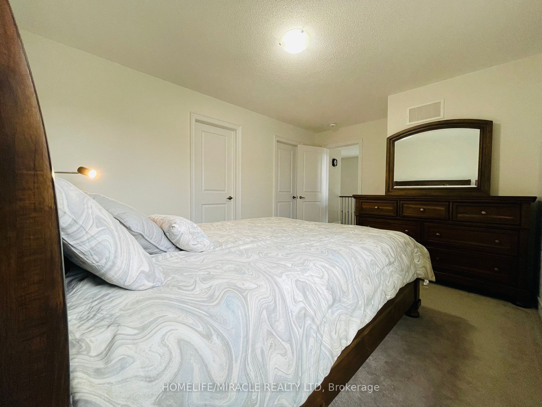 5 Forsyth Crescent E