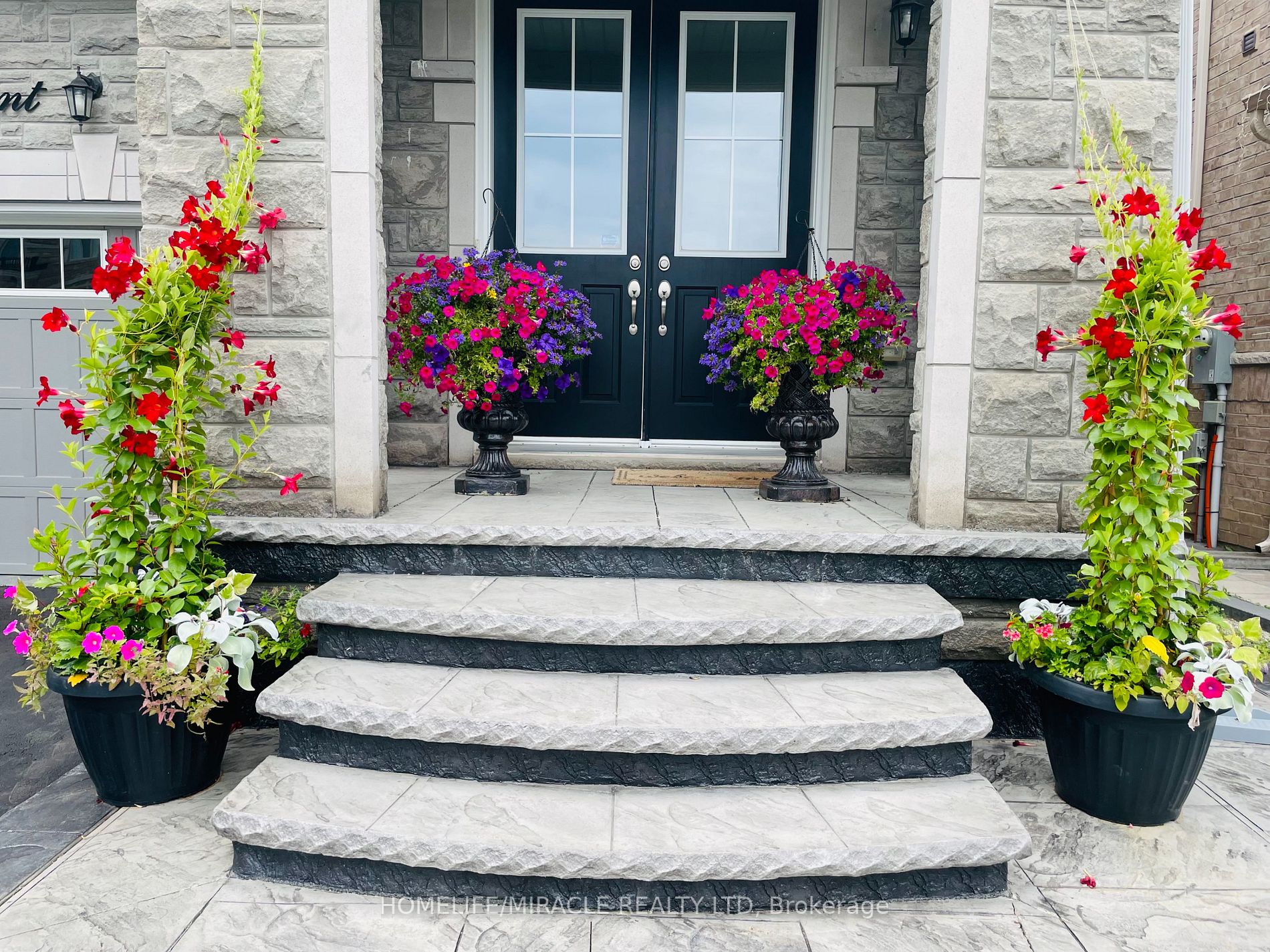5 Forsyth Crescent E