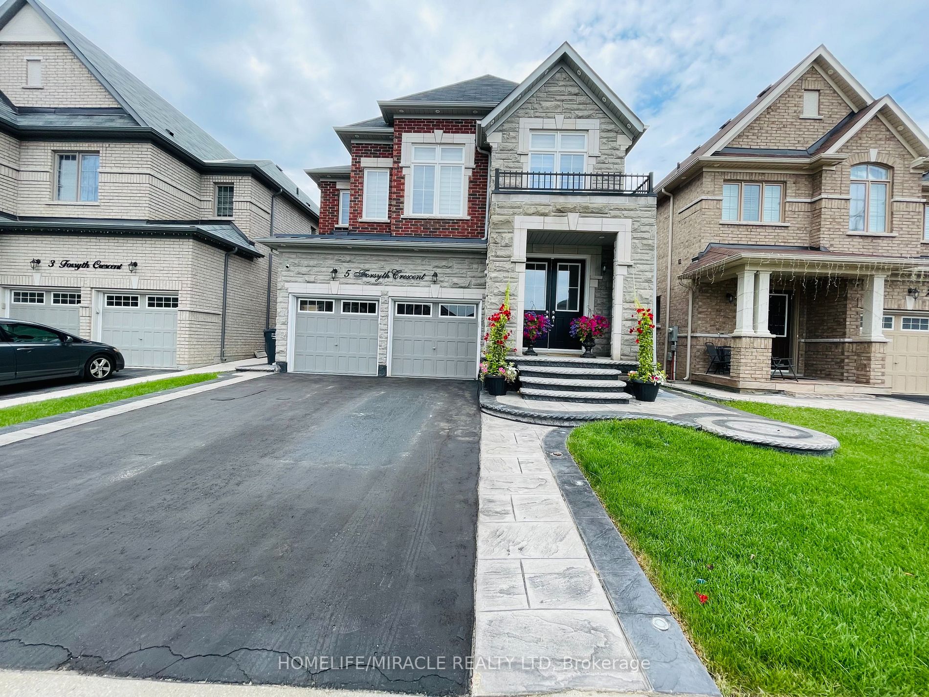 5 Forsyth Crescent E