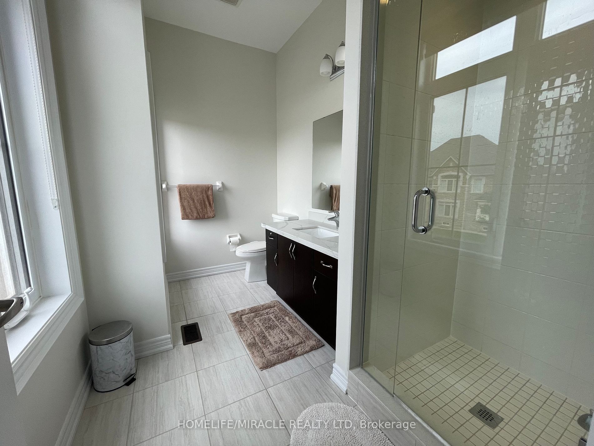 5 Forsyth Crescent E
