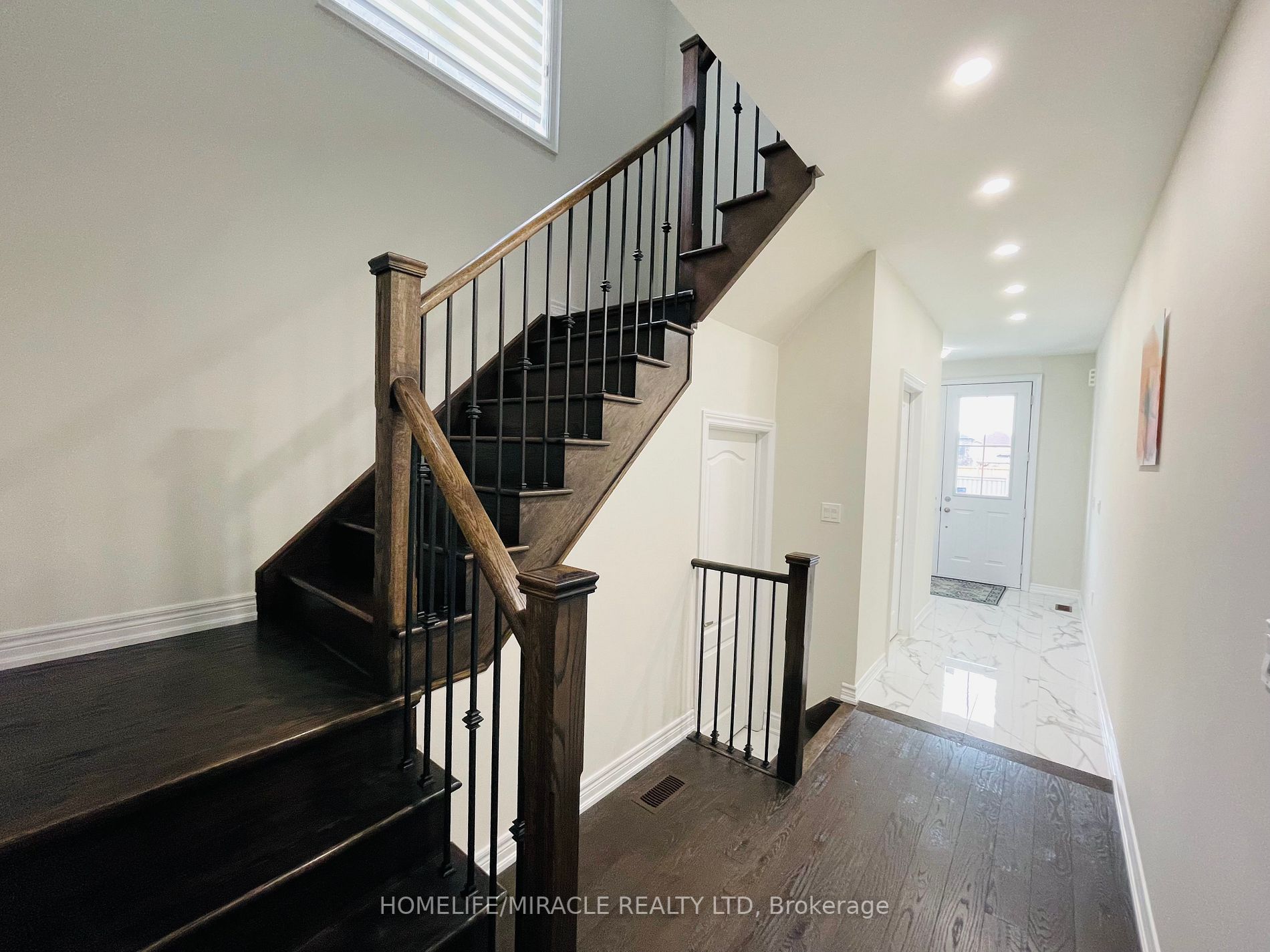 5 Forsyth Crescent E