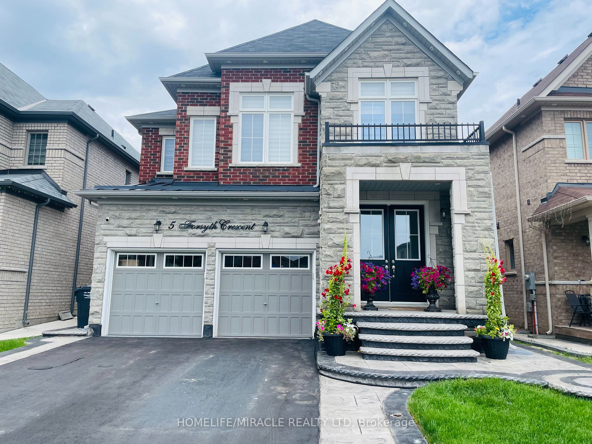 5 Forsyth Crescent E