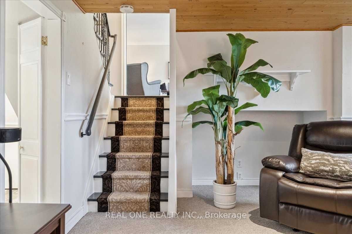 346 Trafalgar Crt