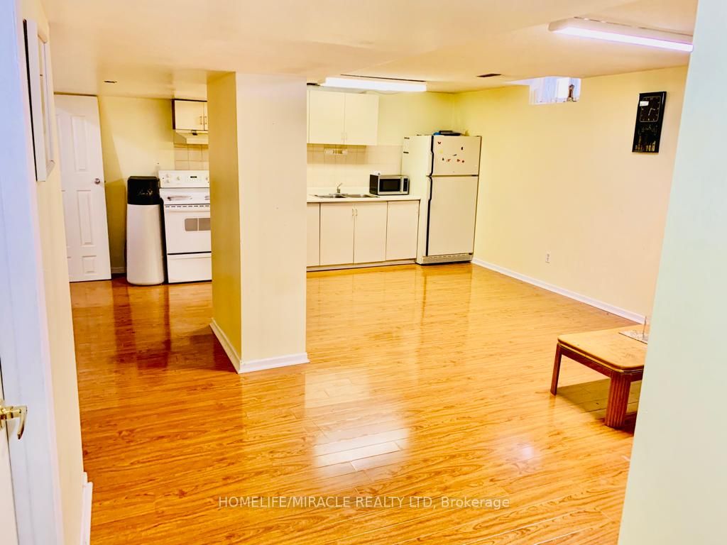 87 Sandmere Ave