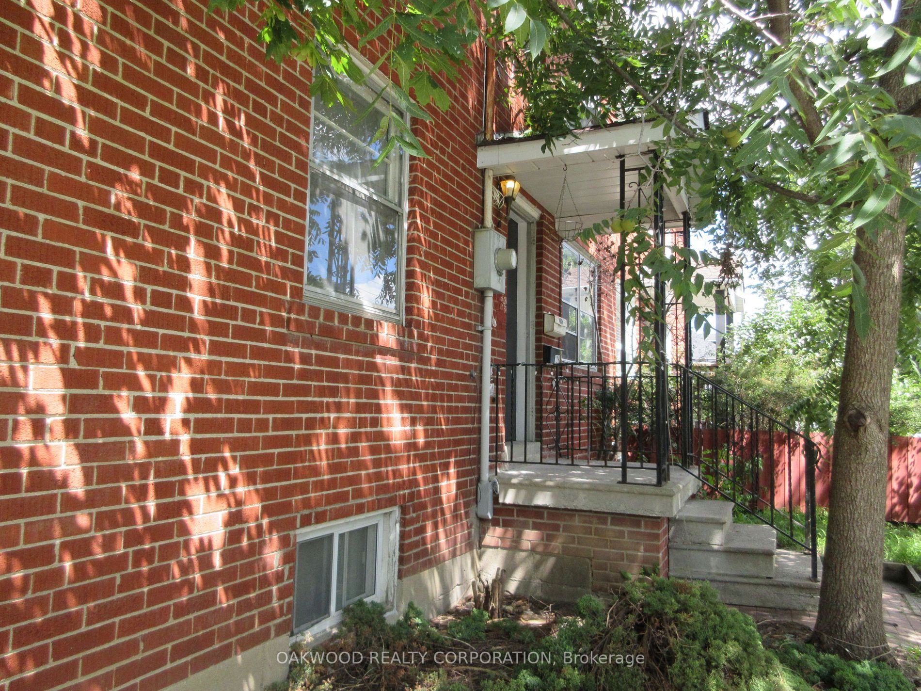 10 Joseph St