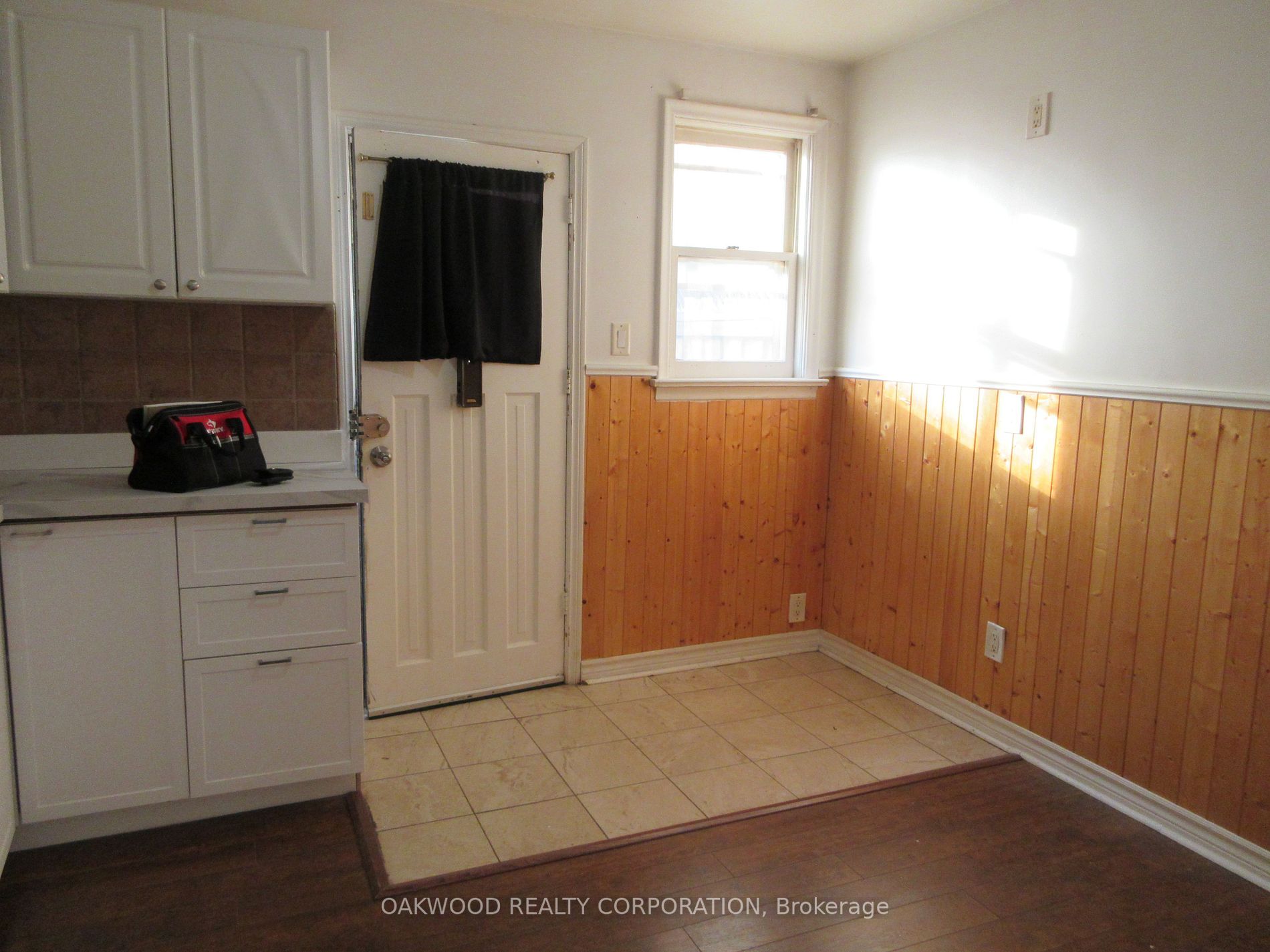 10 Joseph St