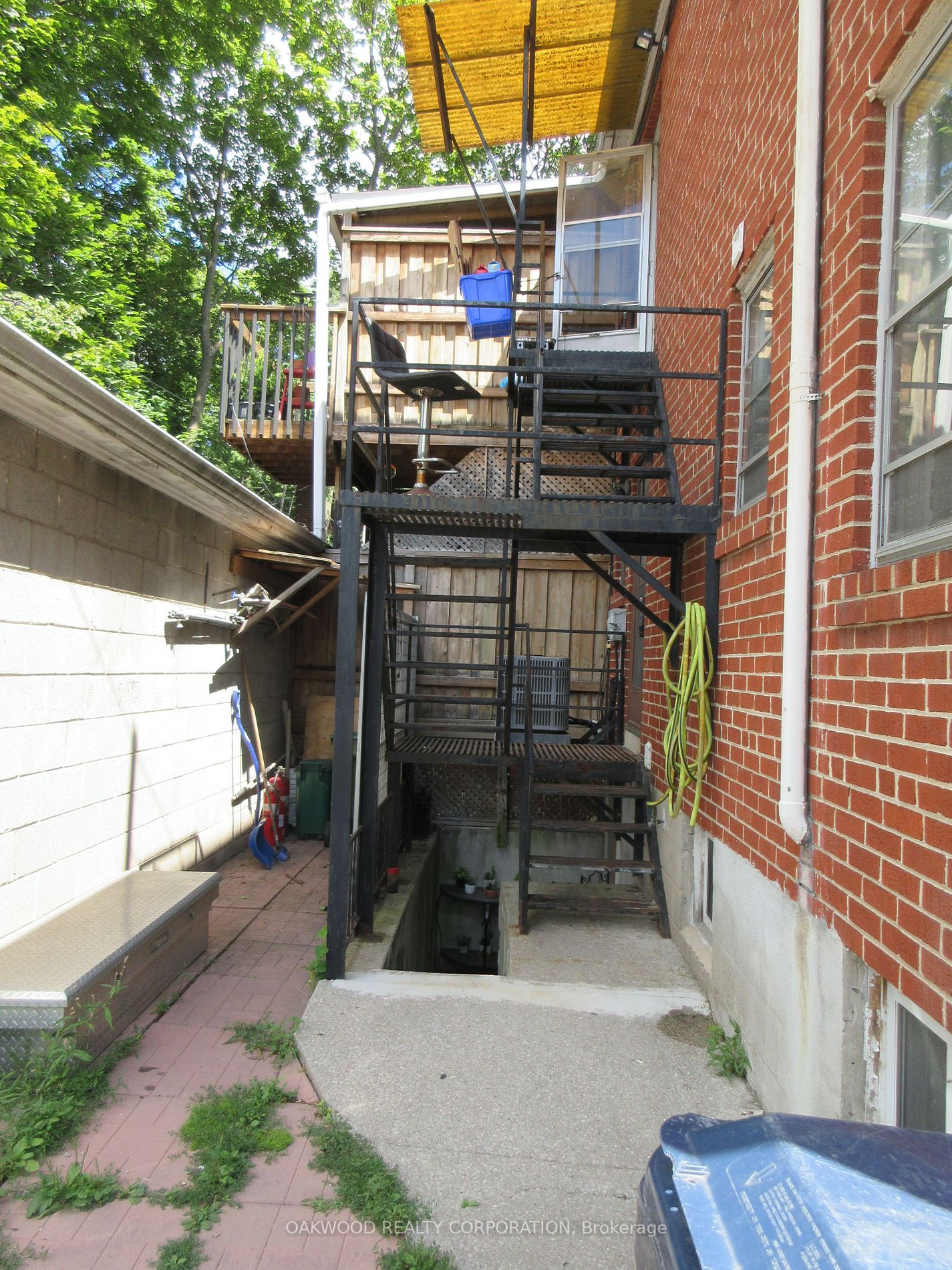 10 Joseph St