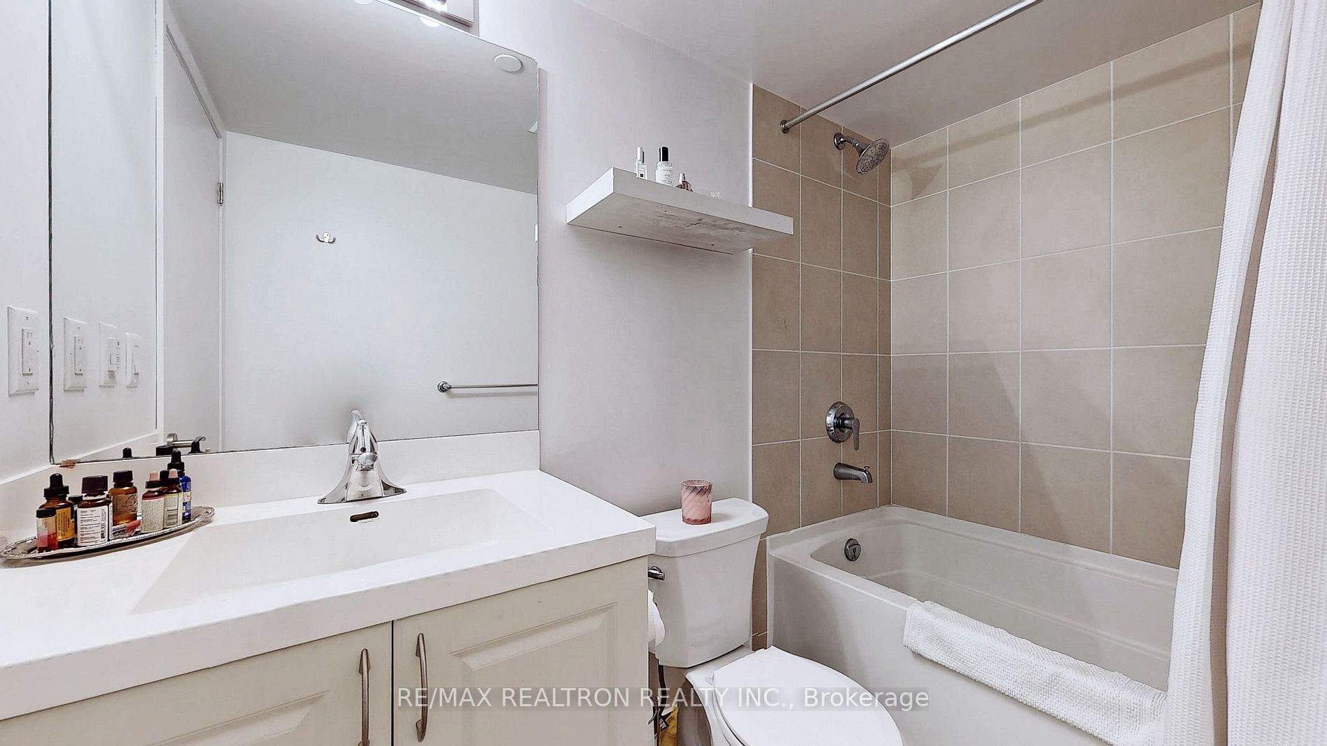 3091 Dufferin St, #527