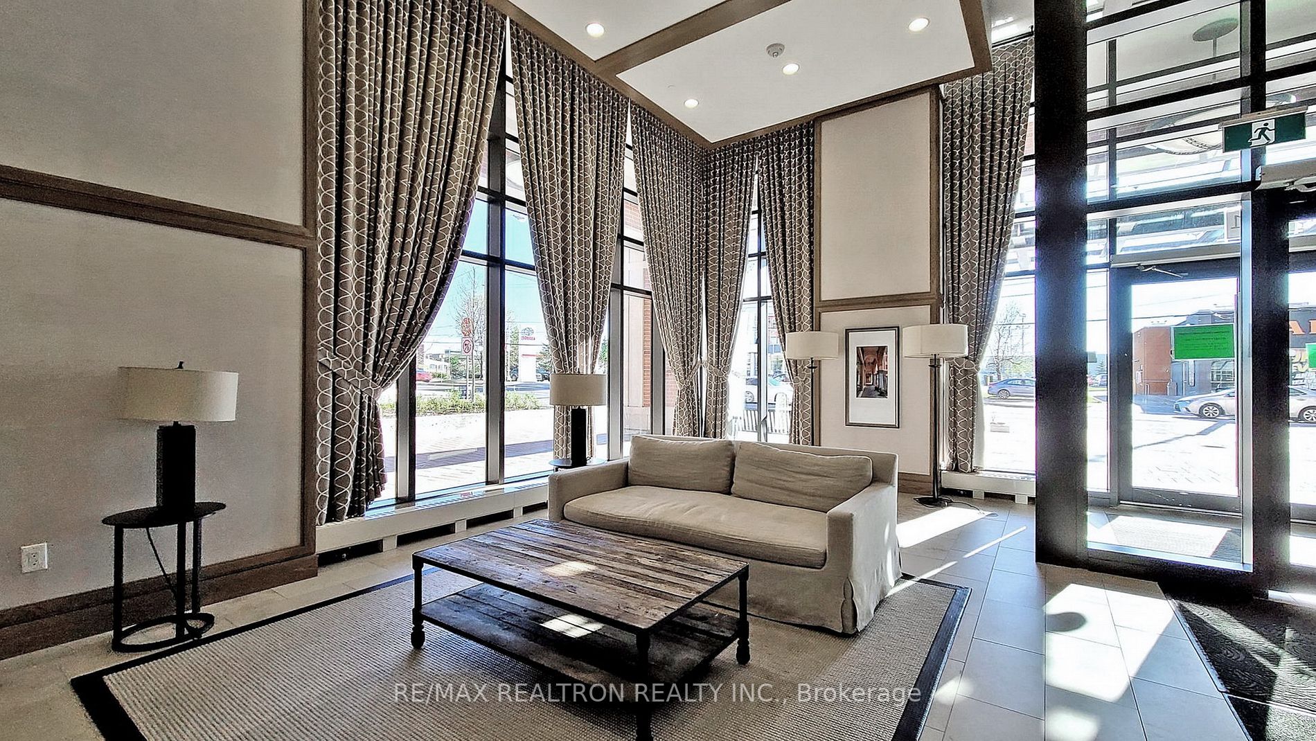 3091 Dufferin St, #527