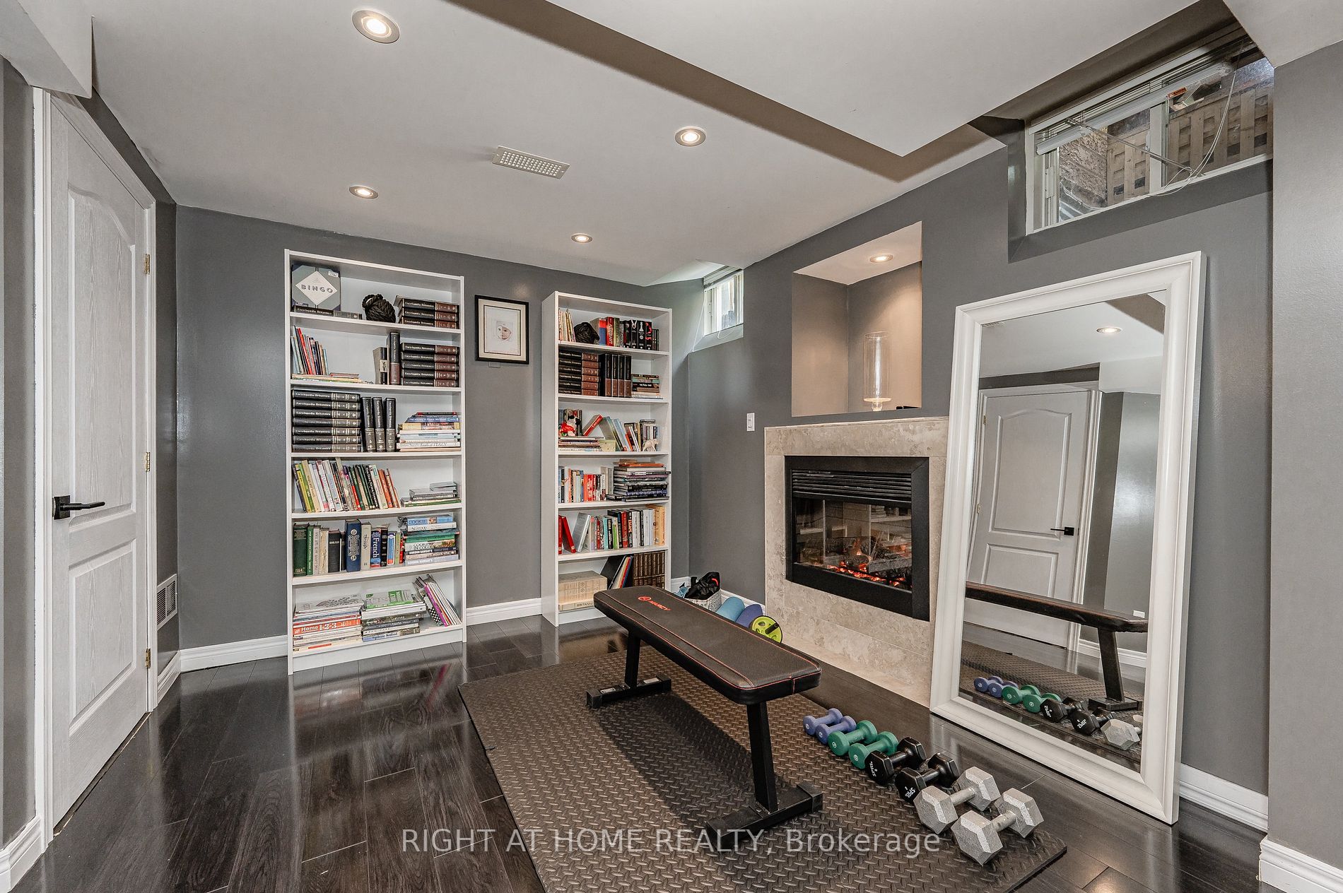 2263 Empire Cres