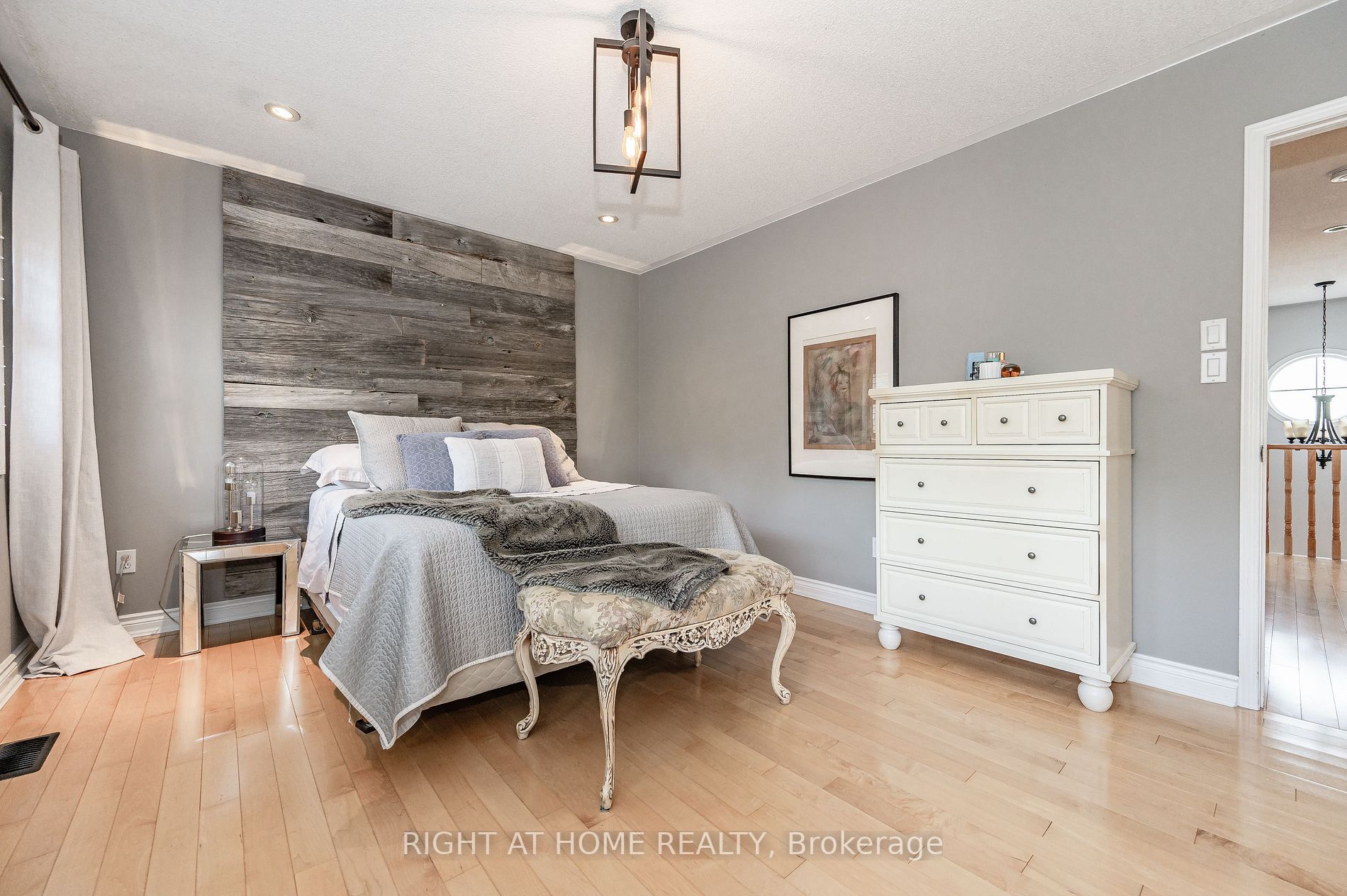 2263 Empire Cres