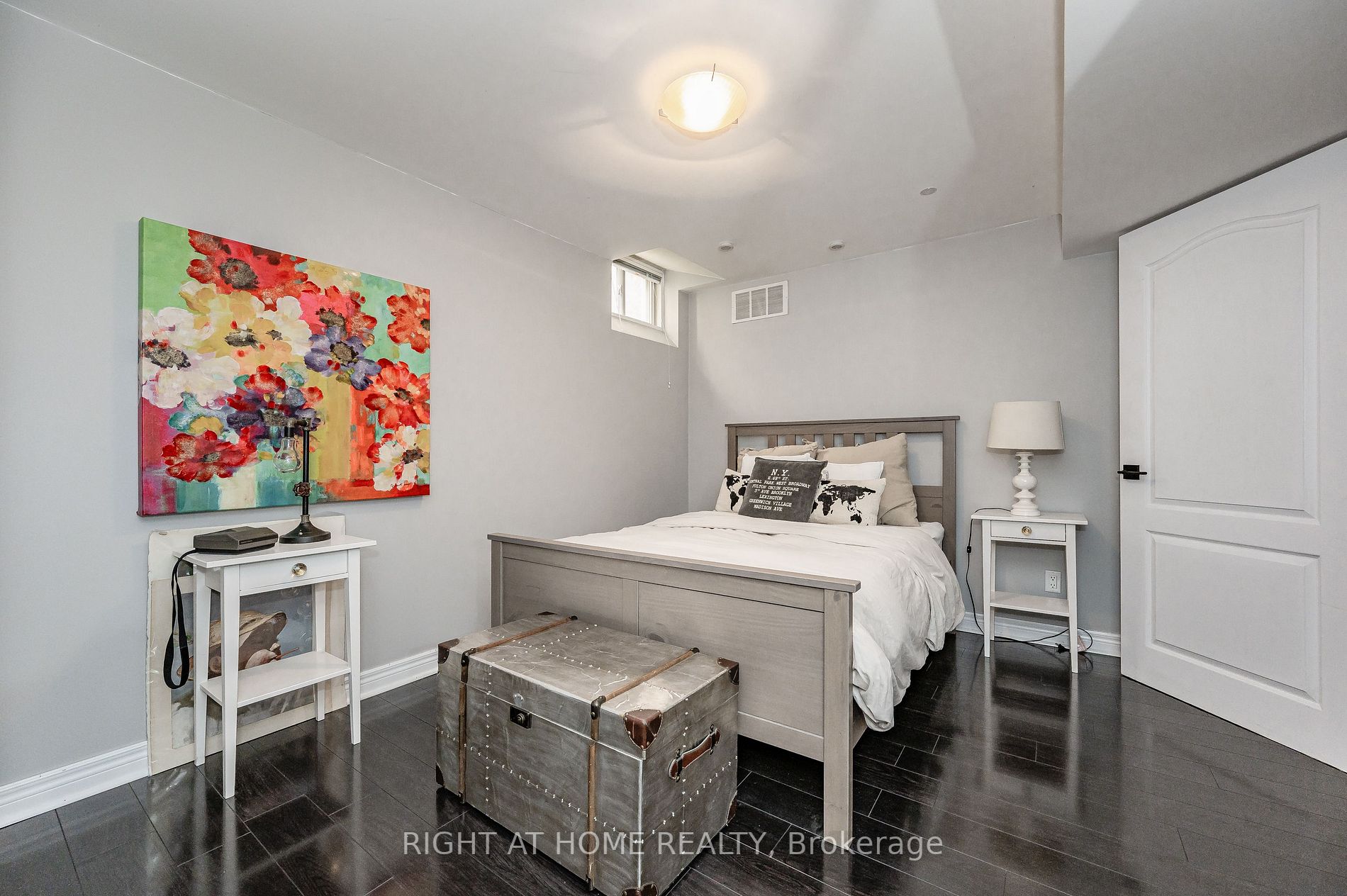 2263 Empire Cres