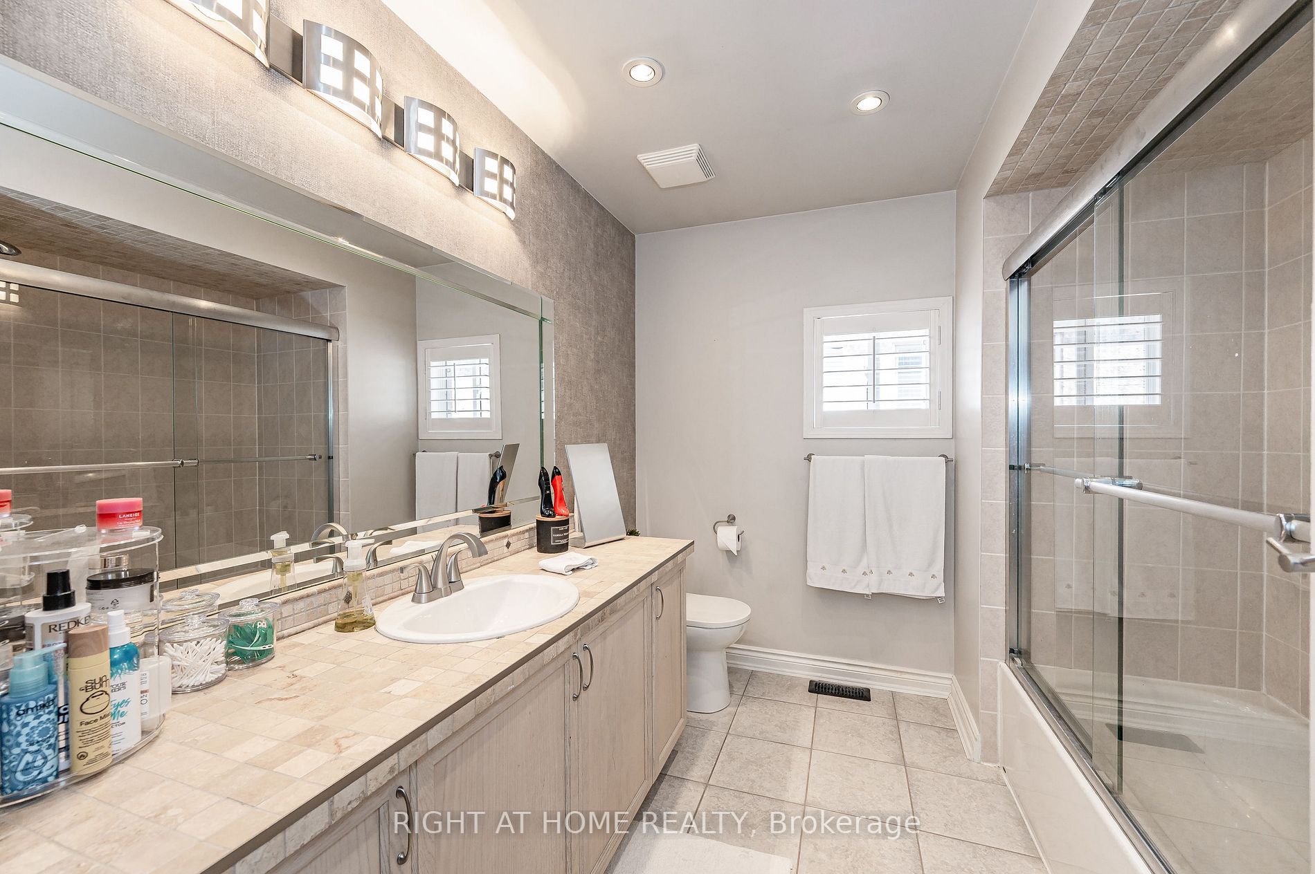 2263 Empire Cres
