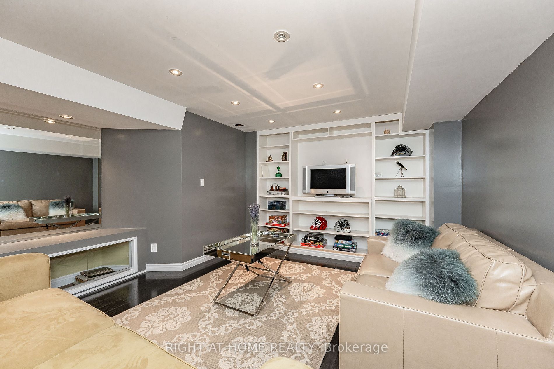 2263 Empire Cres