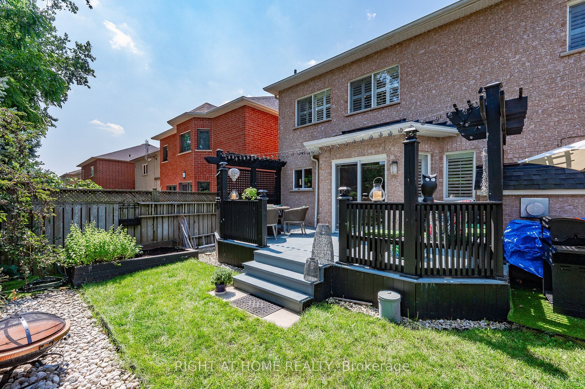 2263 Empire Cres