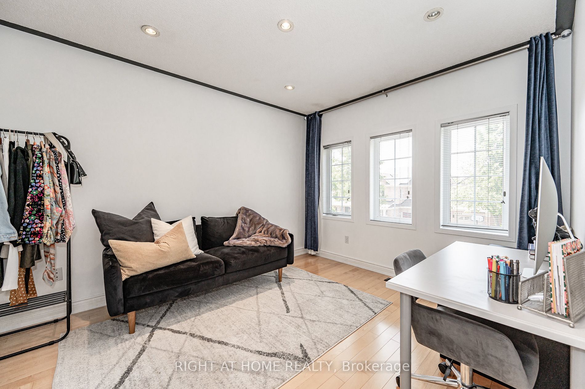 2263 Empire Cres
