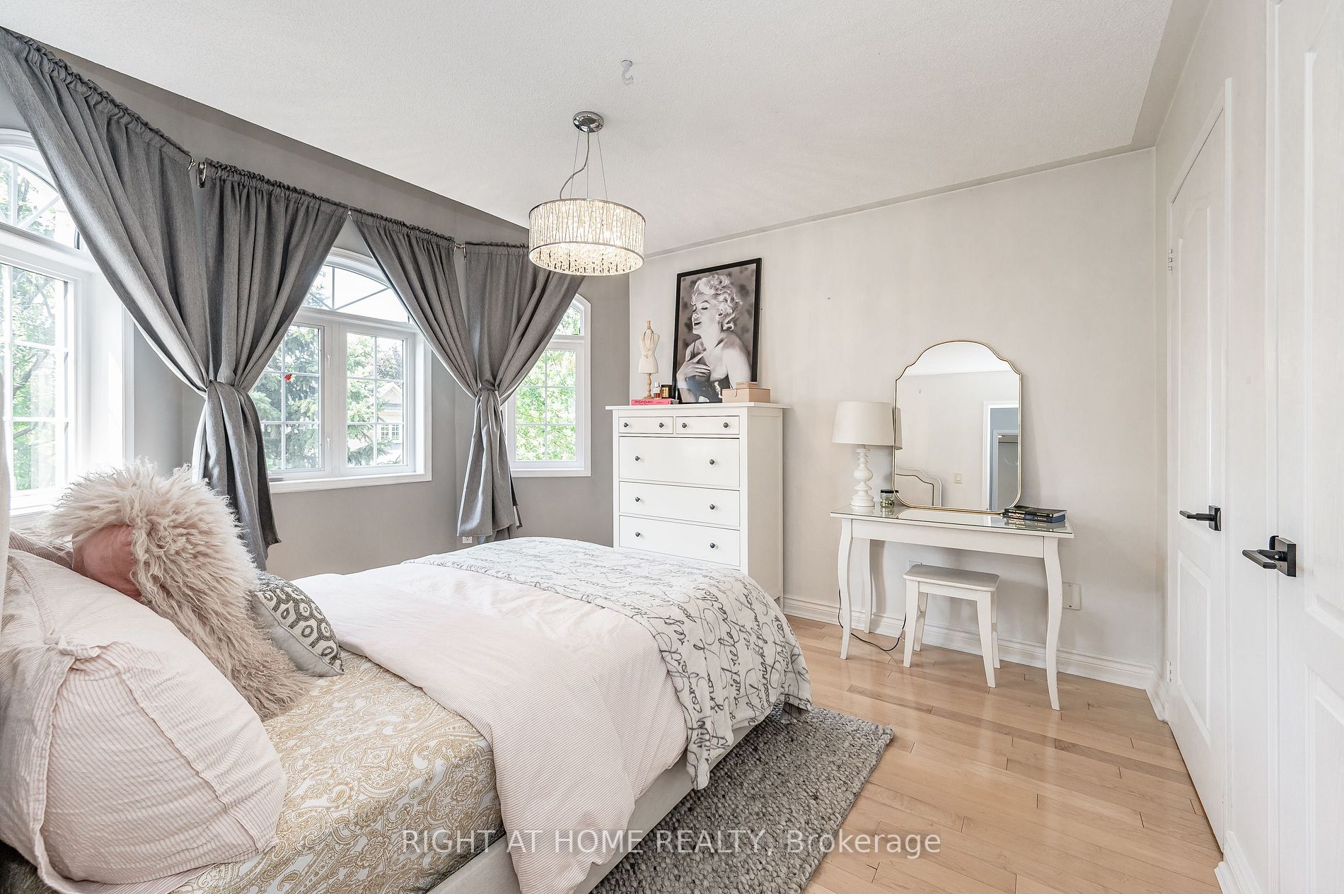 2263 Empire Cres