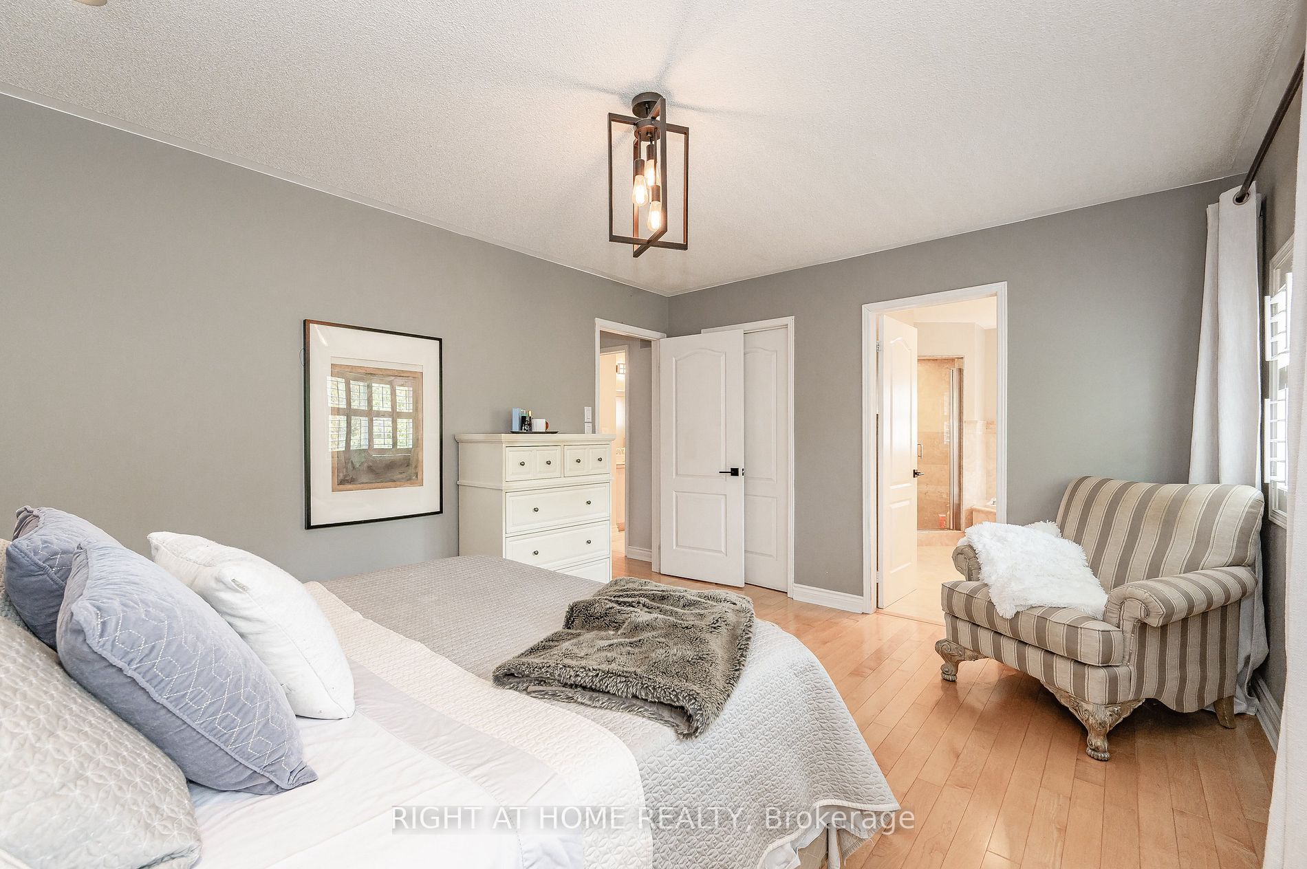 2263 Empire Cres