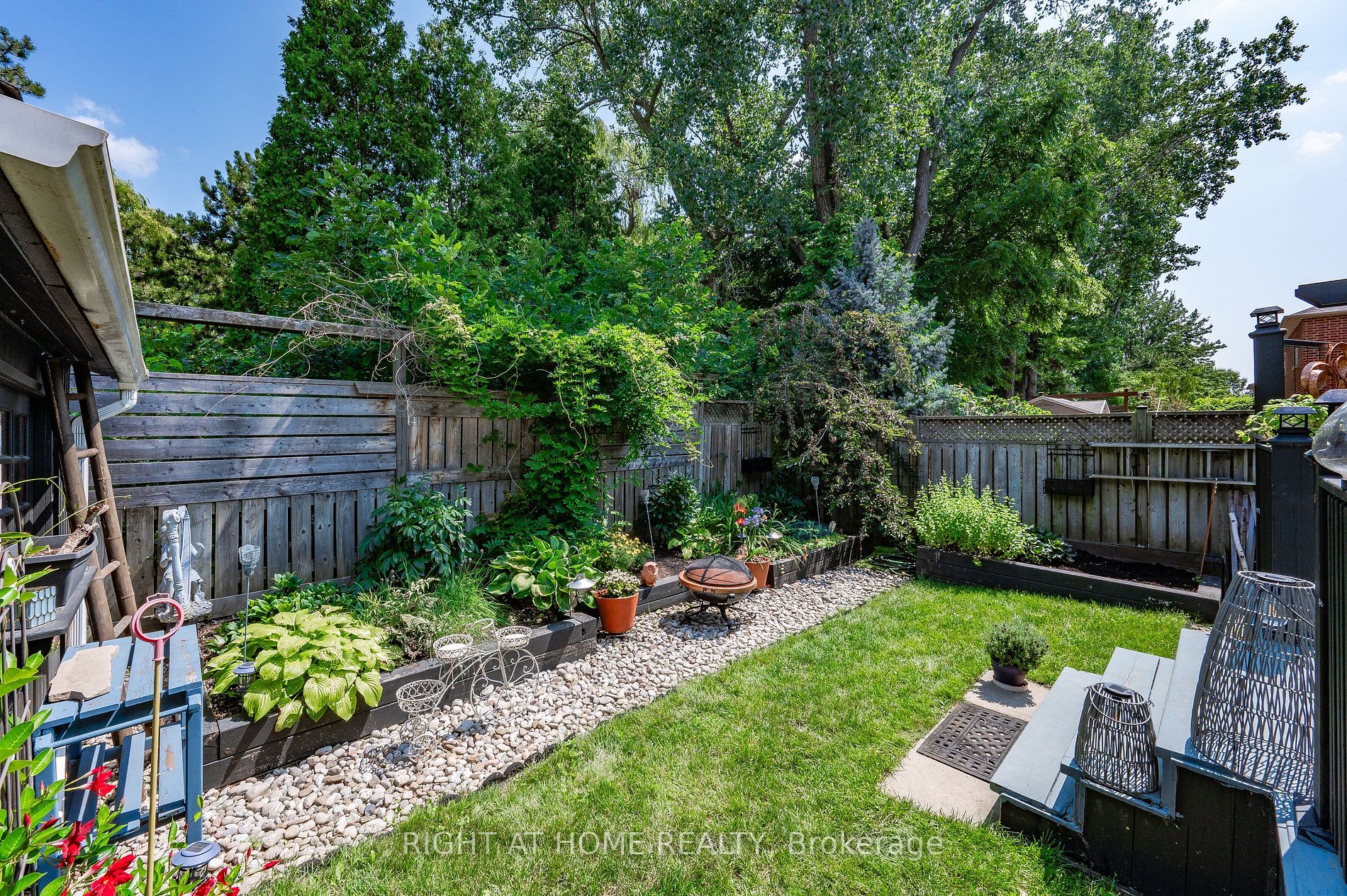 2263 Empire Cres