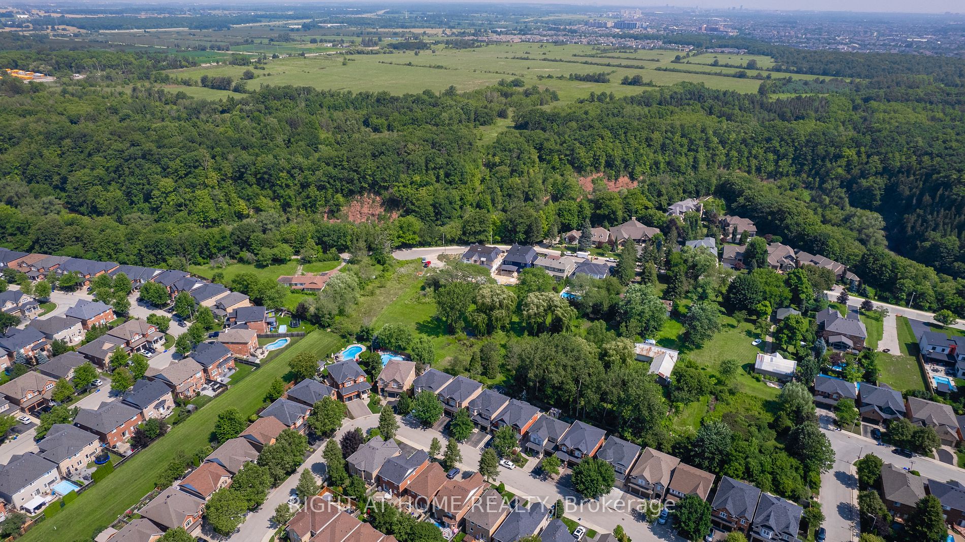 2263 Empire Cres