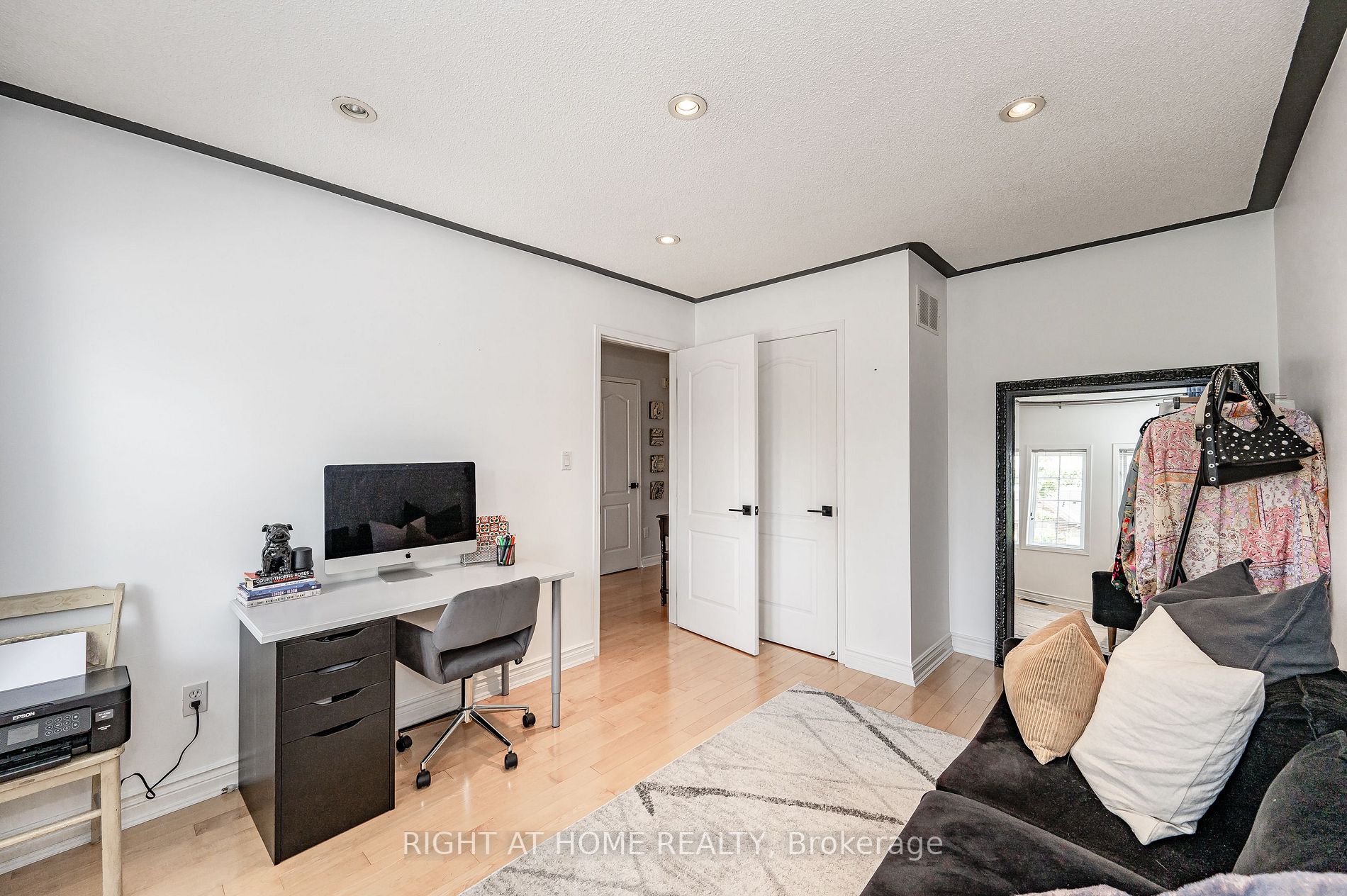 2263 Empire Cres