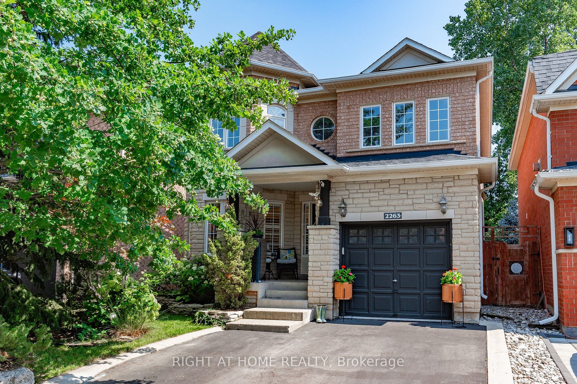 2263 Empire Cres