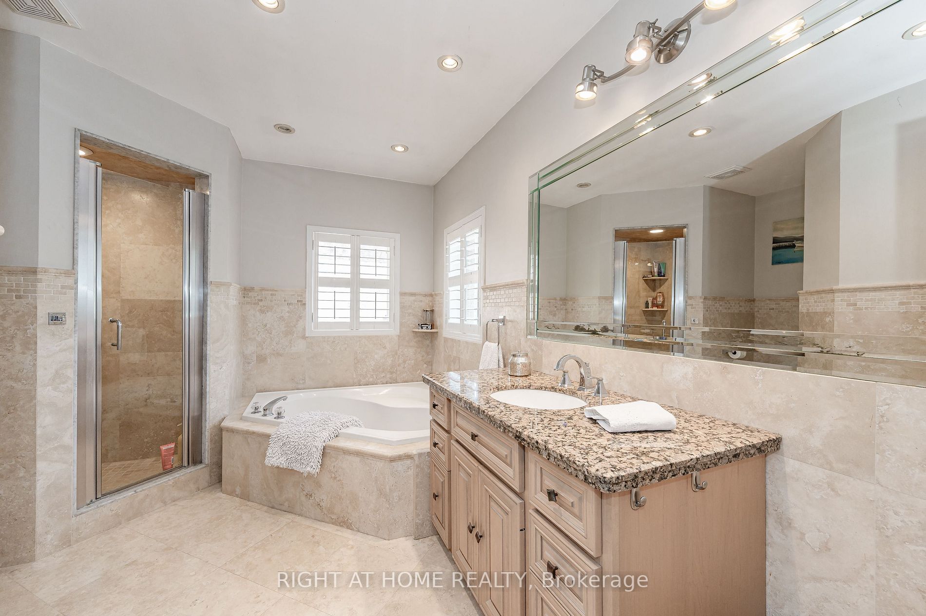 2263 Empire Cres