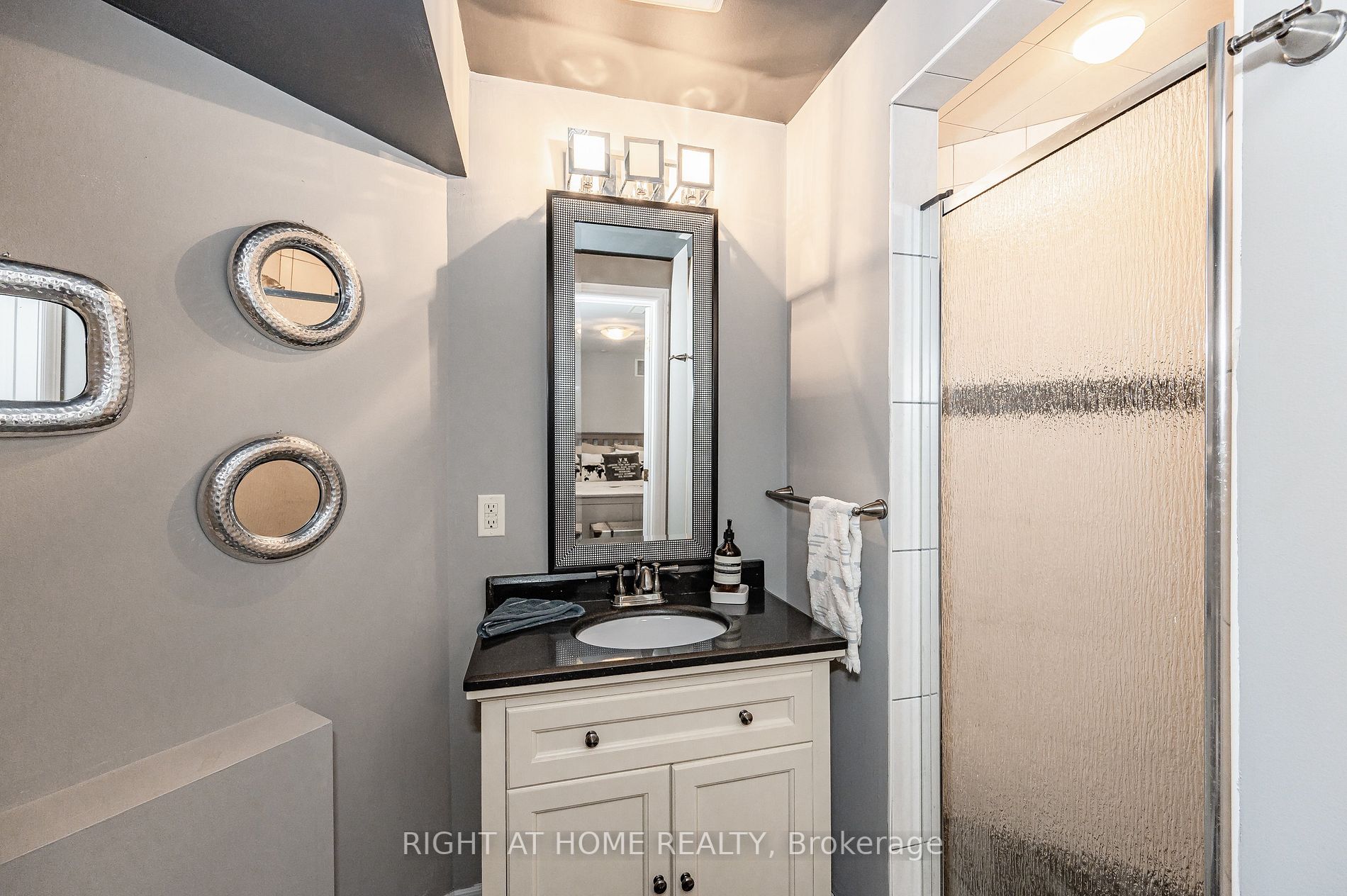 2263 Empire Cres
