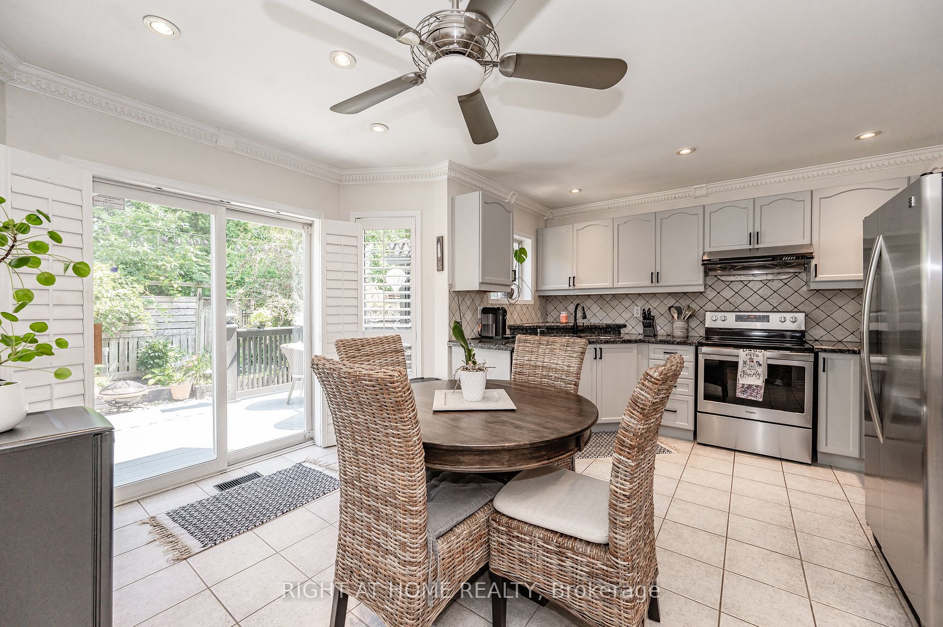 2263 Empire Cres