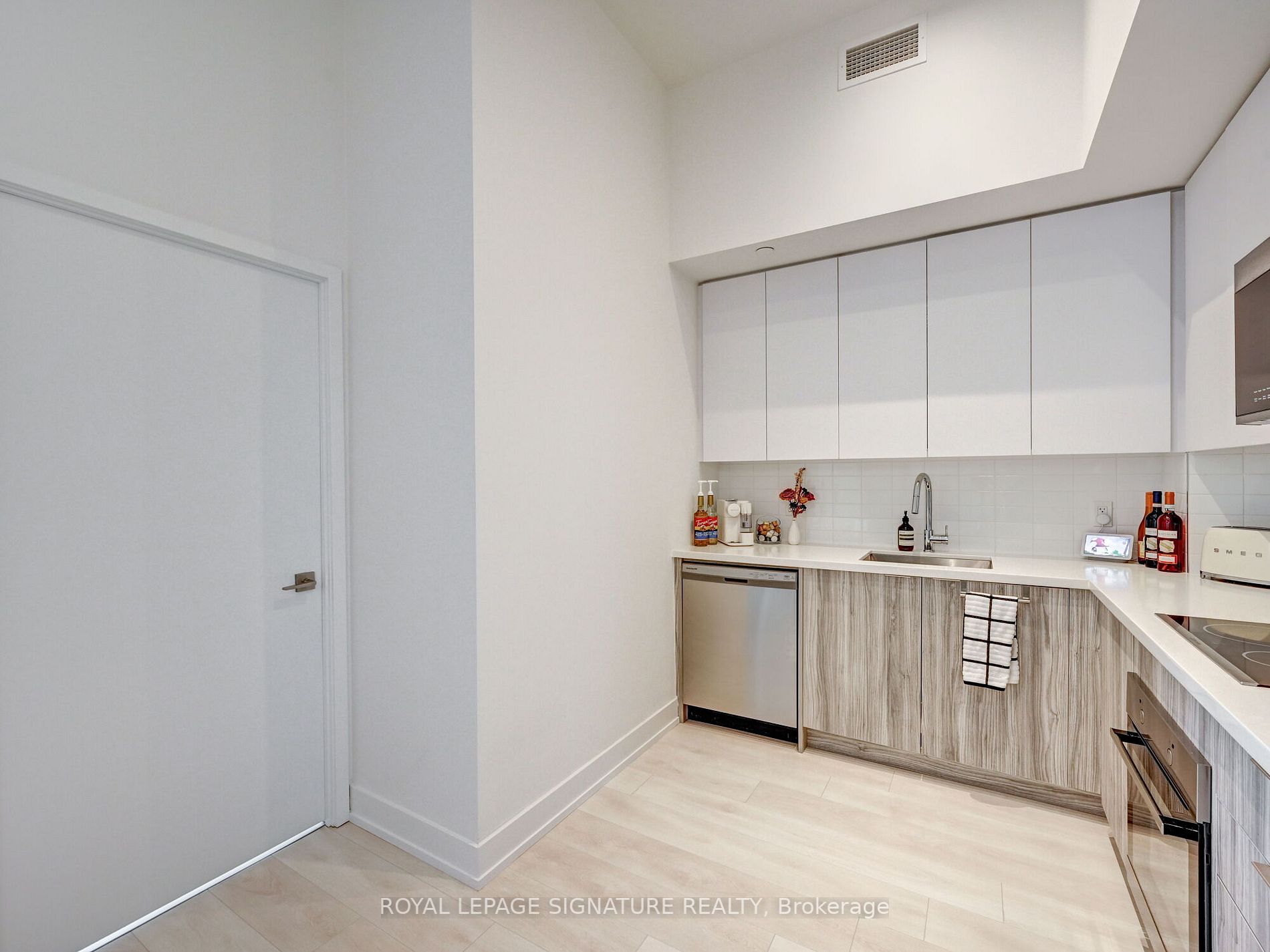 297 Oak Walk Dr, #318
