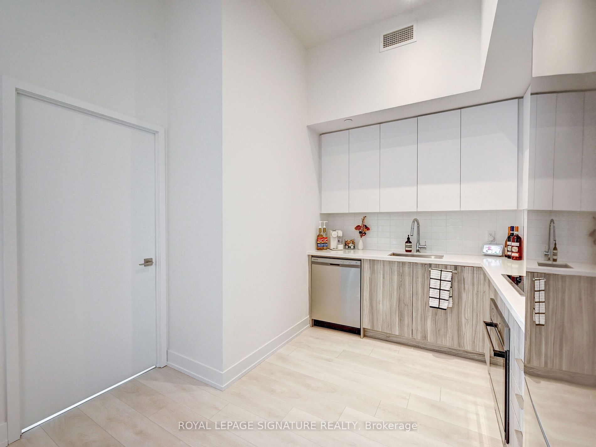 297 Oak Walk Dr, #318