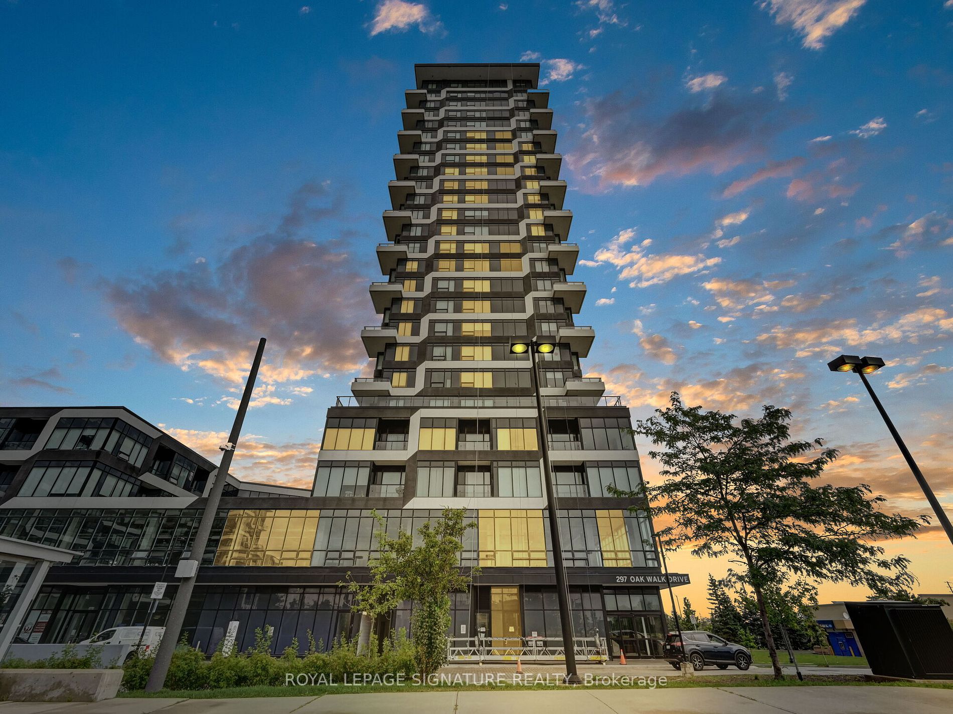 297 Oak Walk Dr, #318