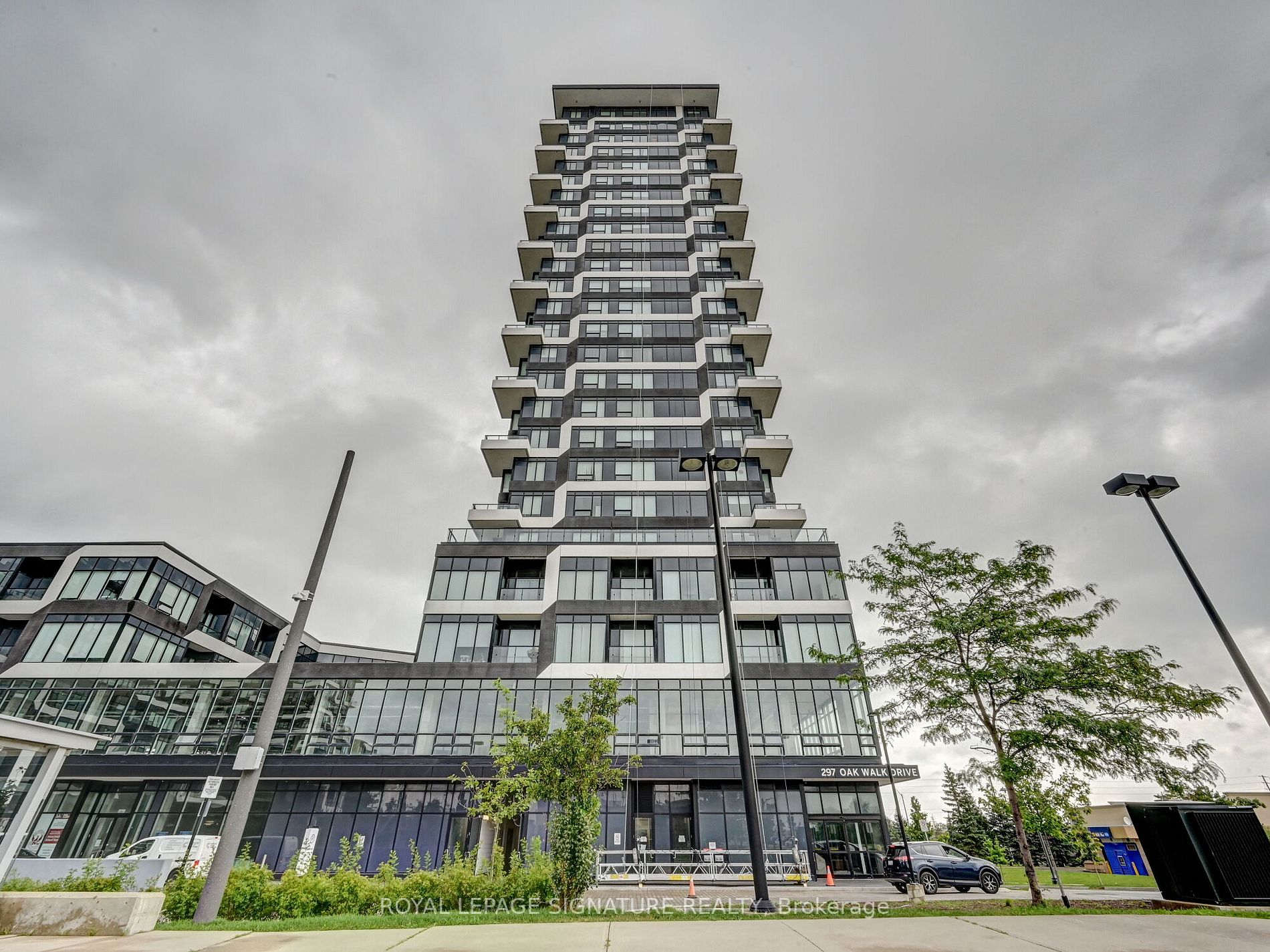 297 Oak Walk Dr, #318