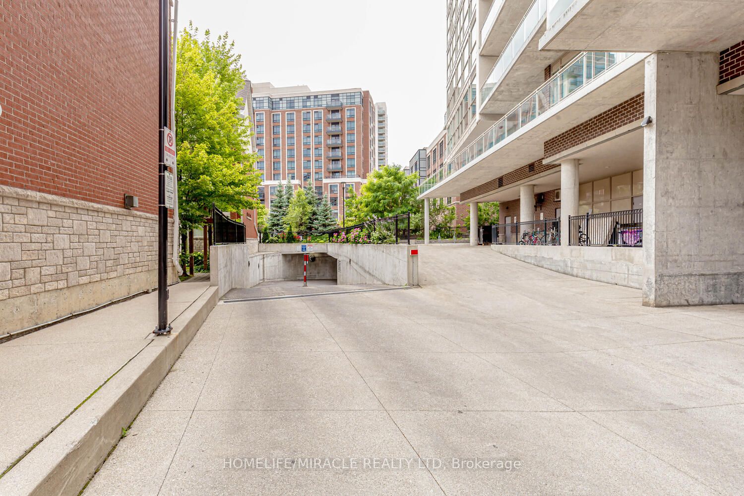 5101 Dundas St W, #412