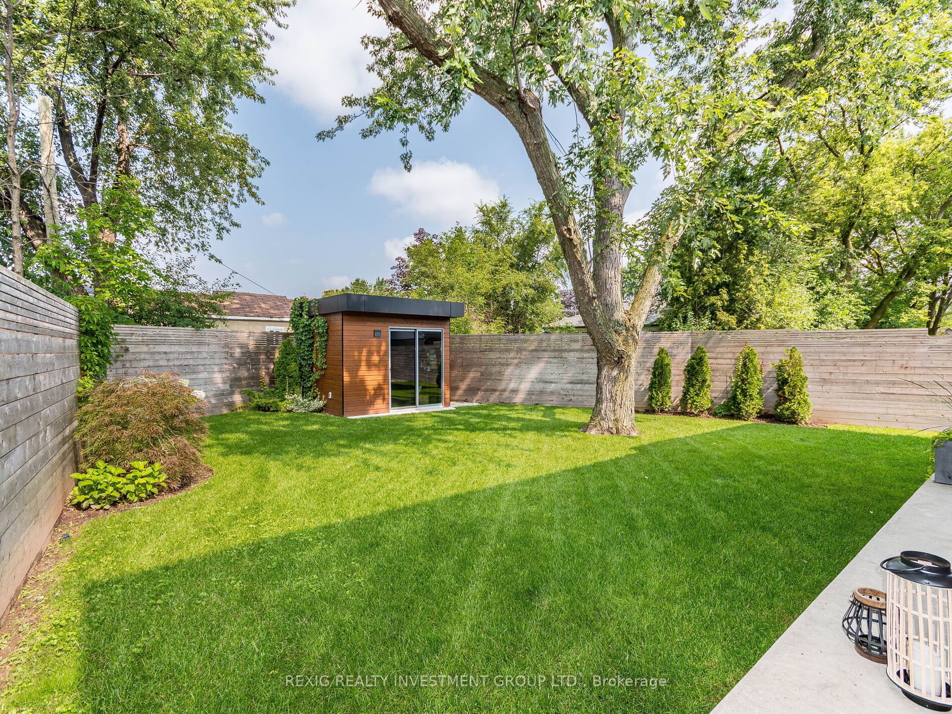 1337 Waverly Ave